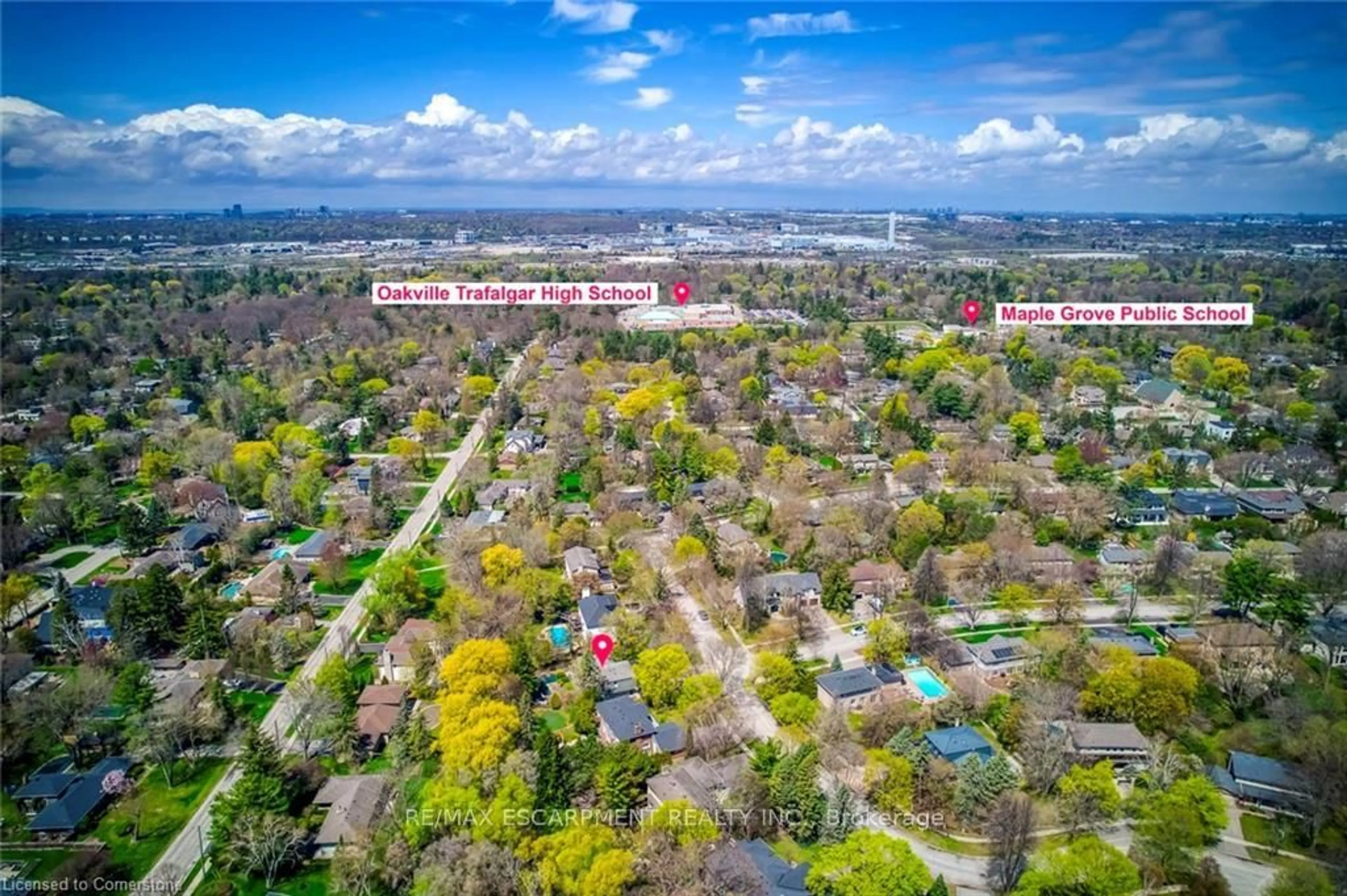 A pic from outside/outdoor area/front of a property/back of a property/a pic from drone, water/lake/river/ocean view for 170 Cavendish Crt, Oakville Ontario L6J 5S2