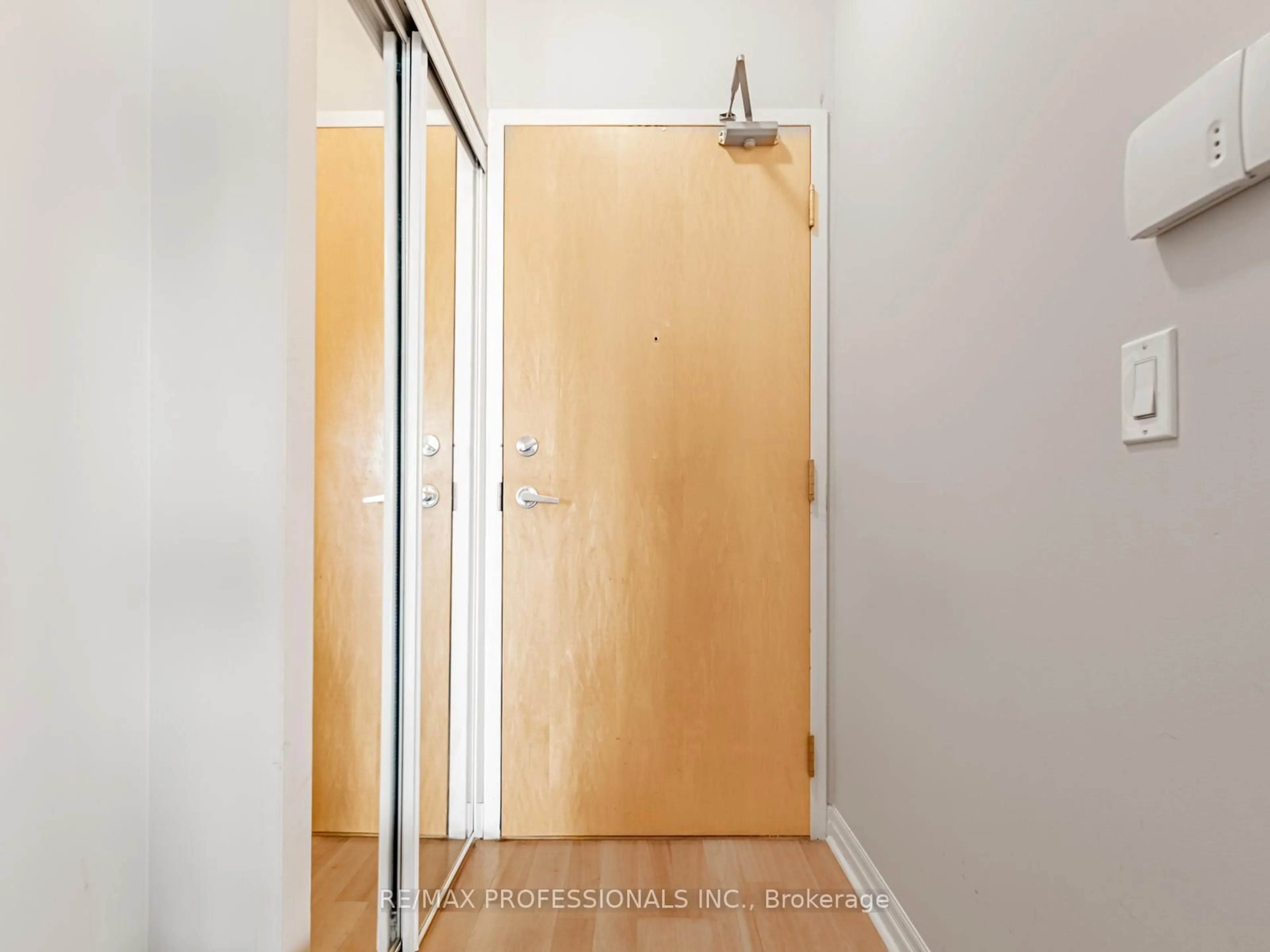 Unknown for 3939 Duke of York Blvd #2002, Mississauga Ontario L5B 4N2