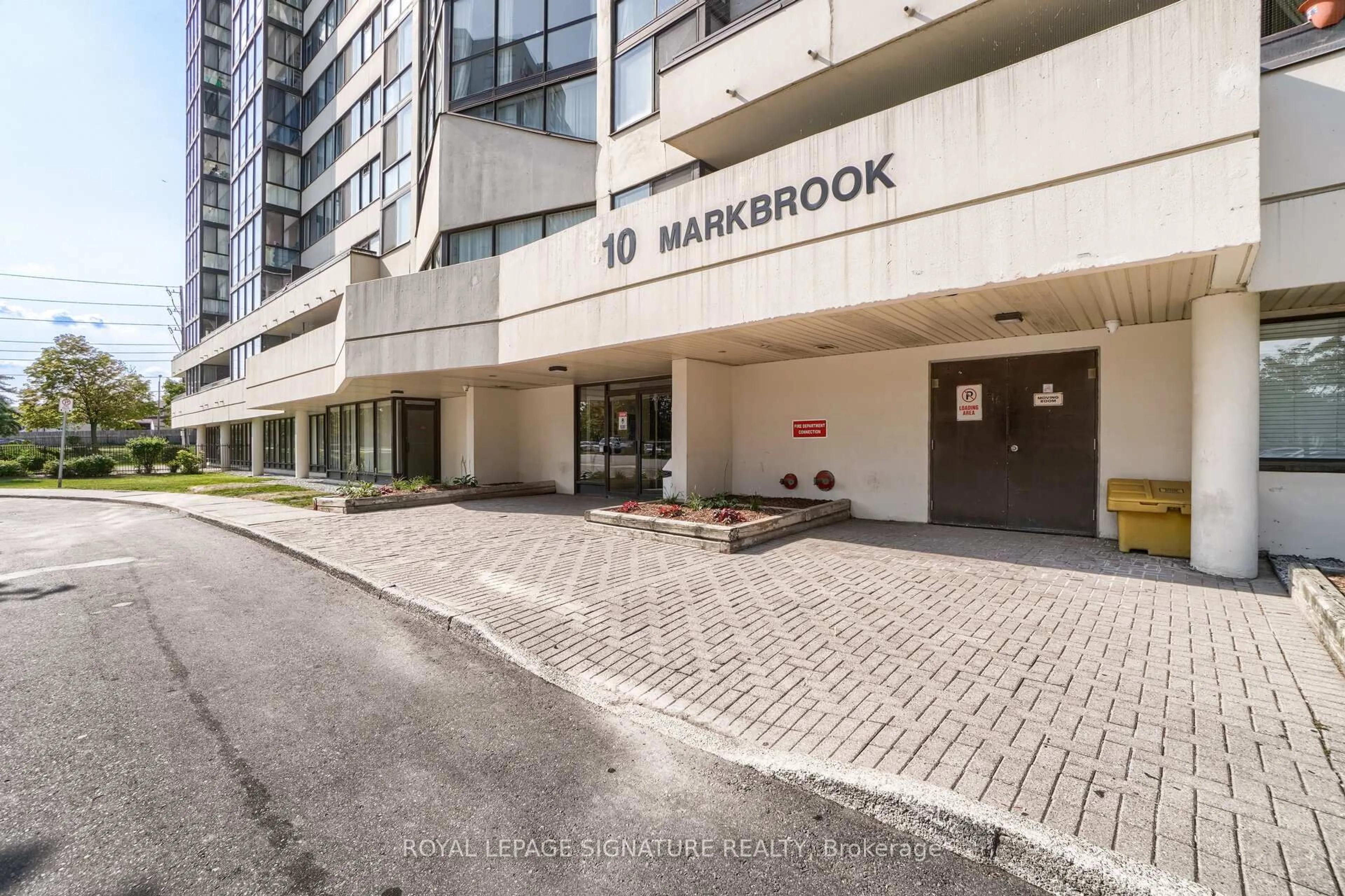 Indoor foyer for 10 Markbrook Lane #1101, Toronto Ontario M9V 5E3