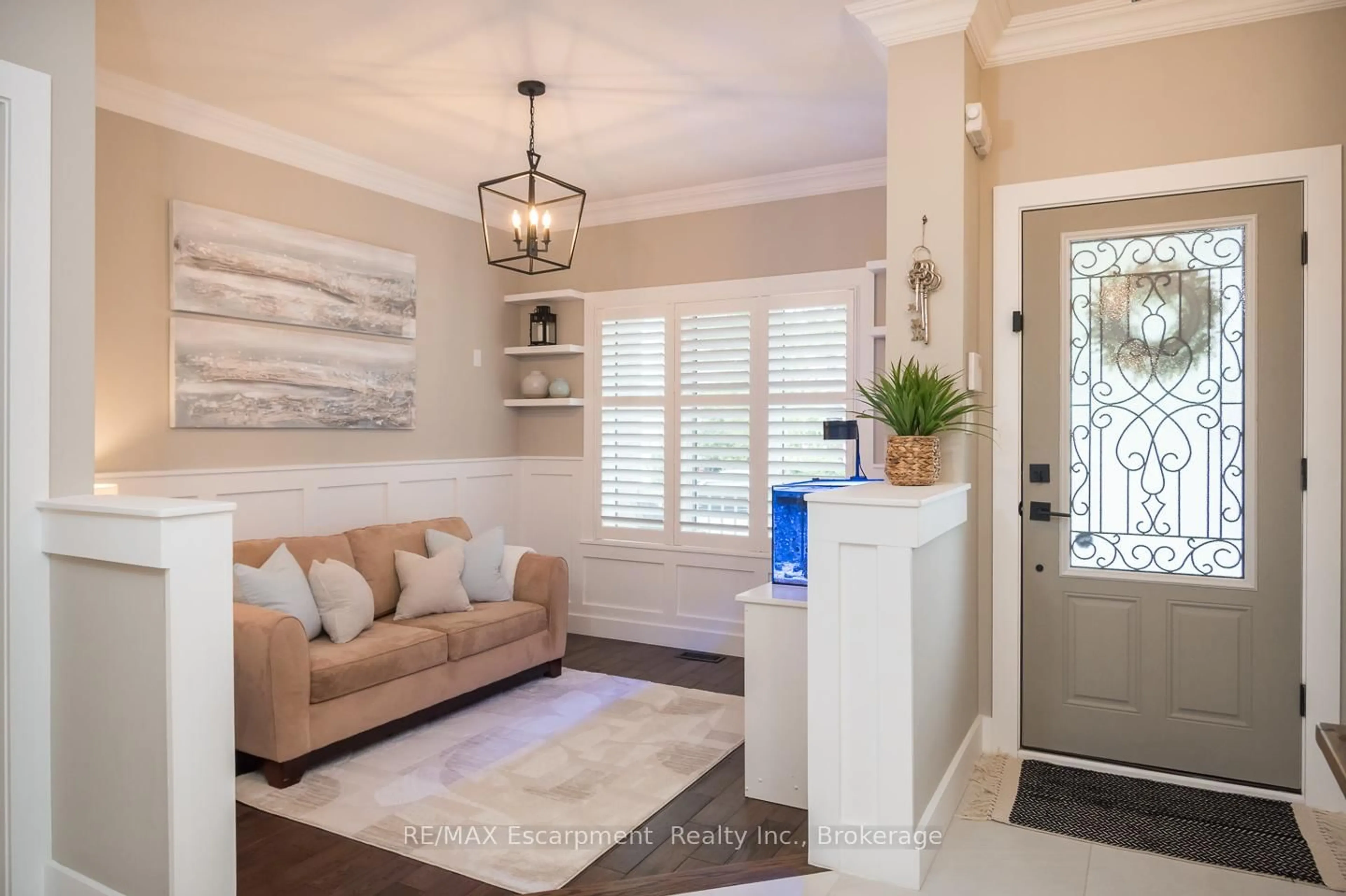 Indoor entryway for 1011 Vickerman Way, Milton Ontario L9T 0B9