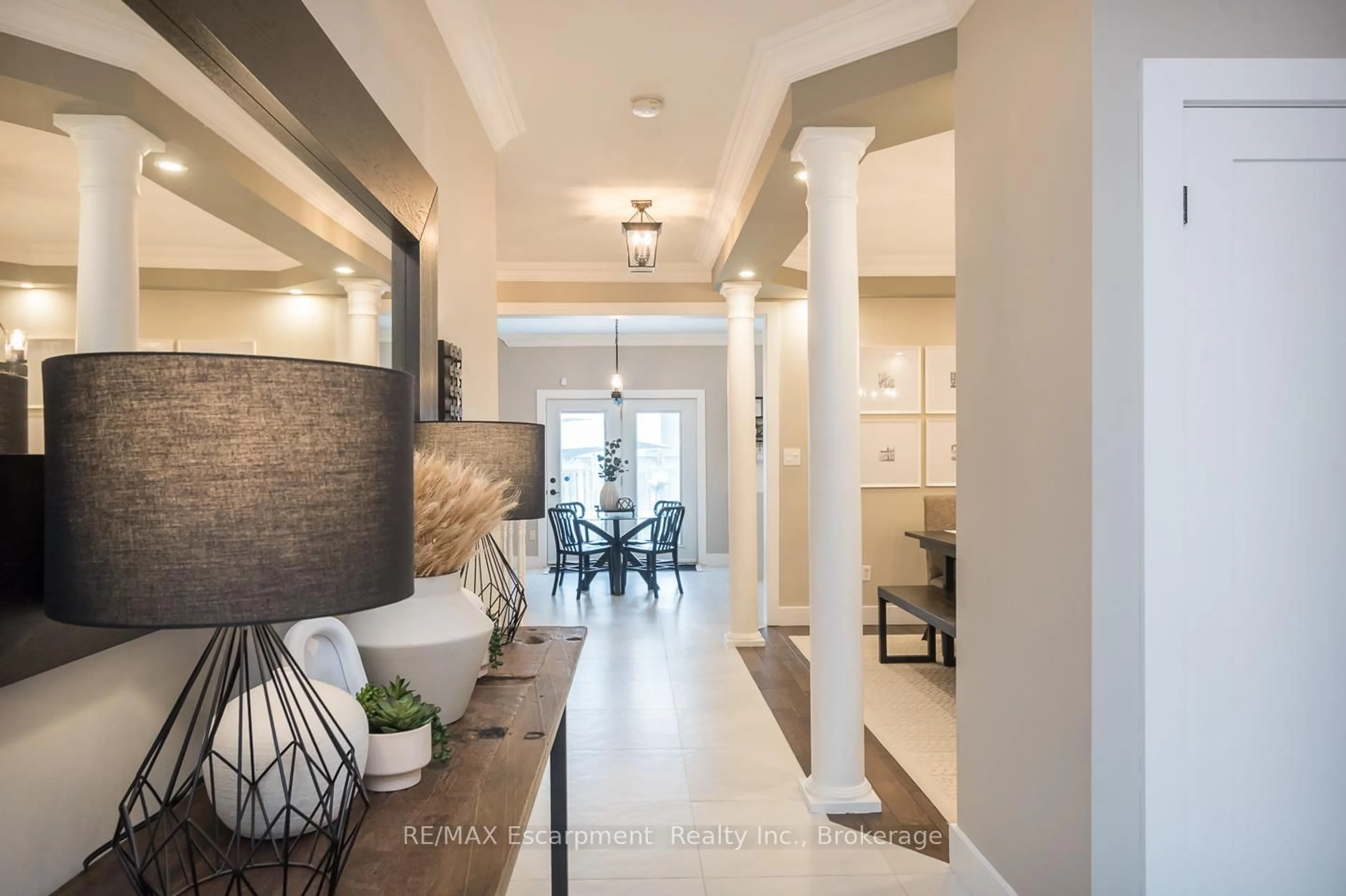 Indoor entryway for 1011 Vickerman Way, Milton Ontario L9T 0B9