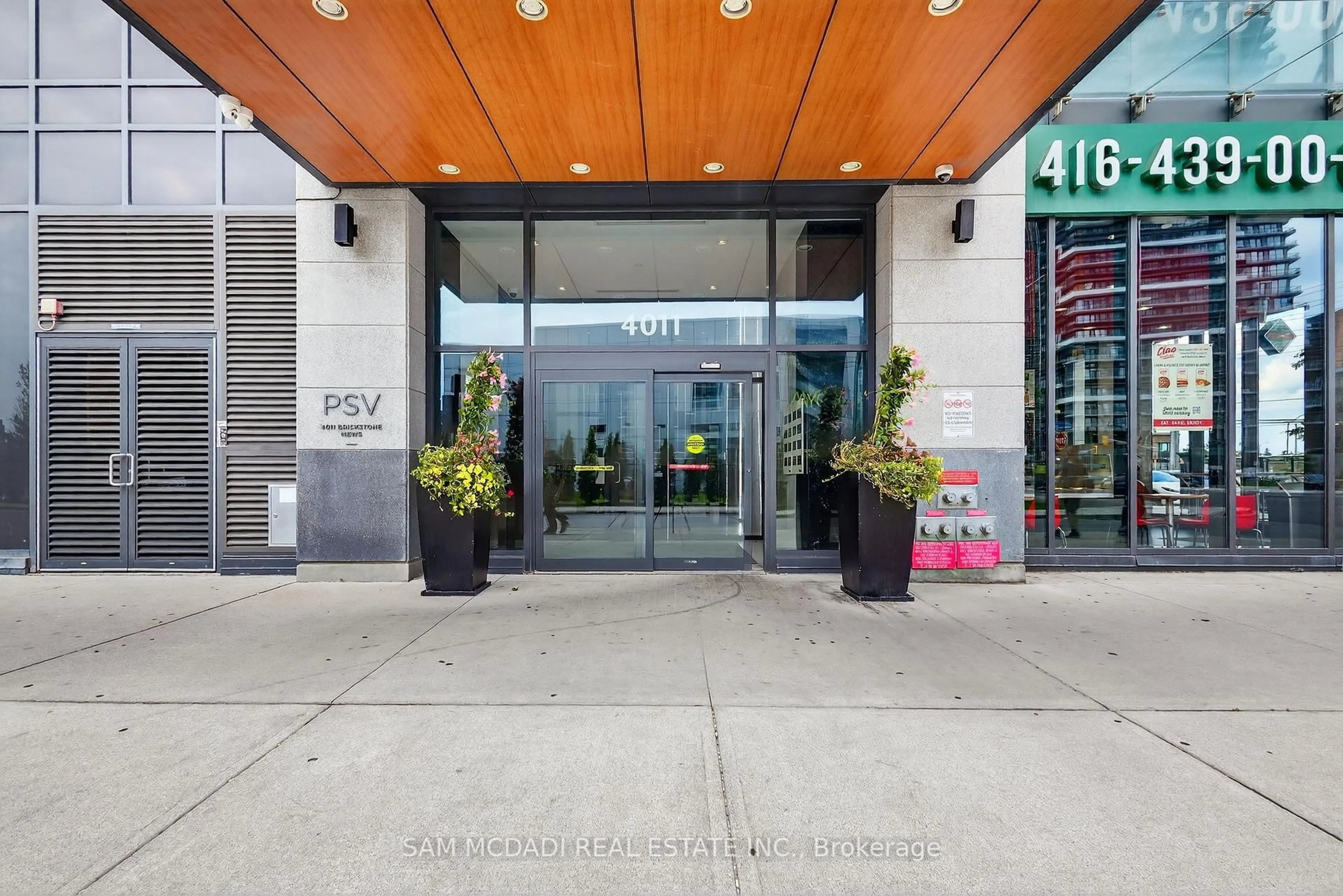 Indoor foyer for 4011 Brickstone Mews #1808, Mississauga Ontario L5B 0J7