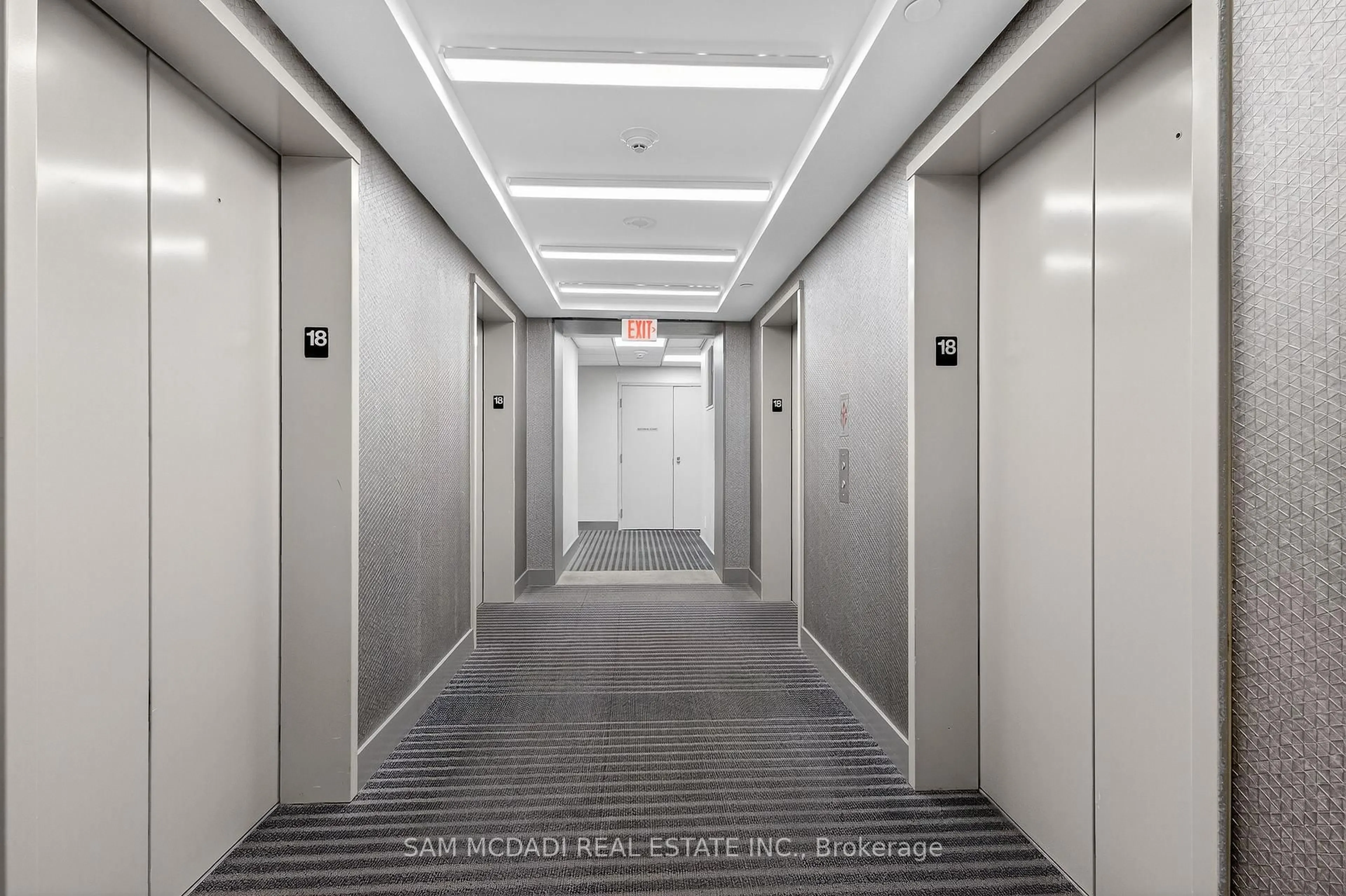 Indoor foyer for 4011 Brickstone Mews #1808, Mississauga Ontario L5B 0J7