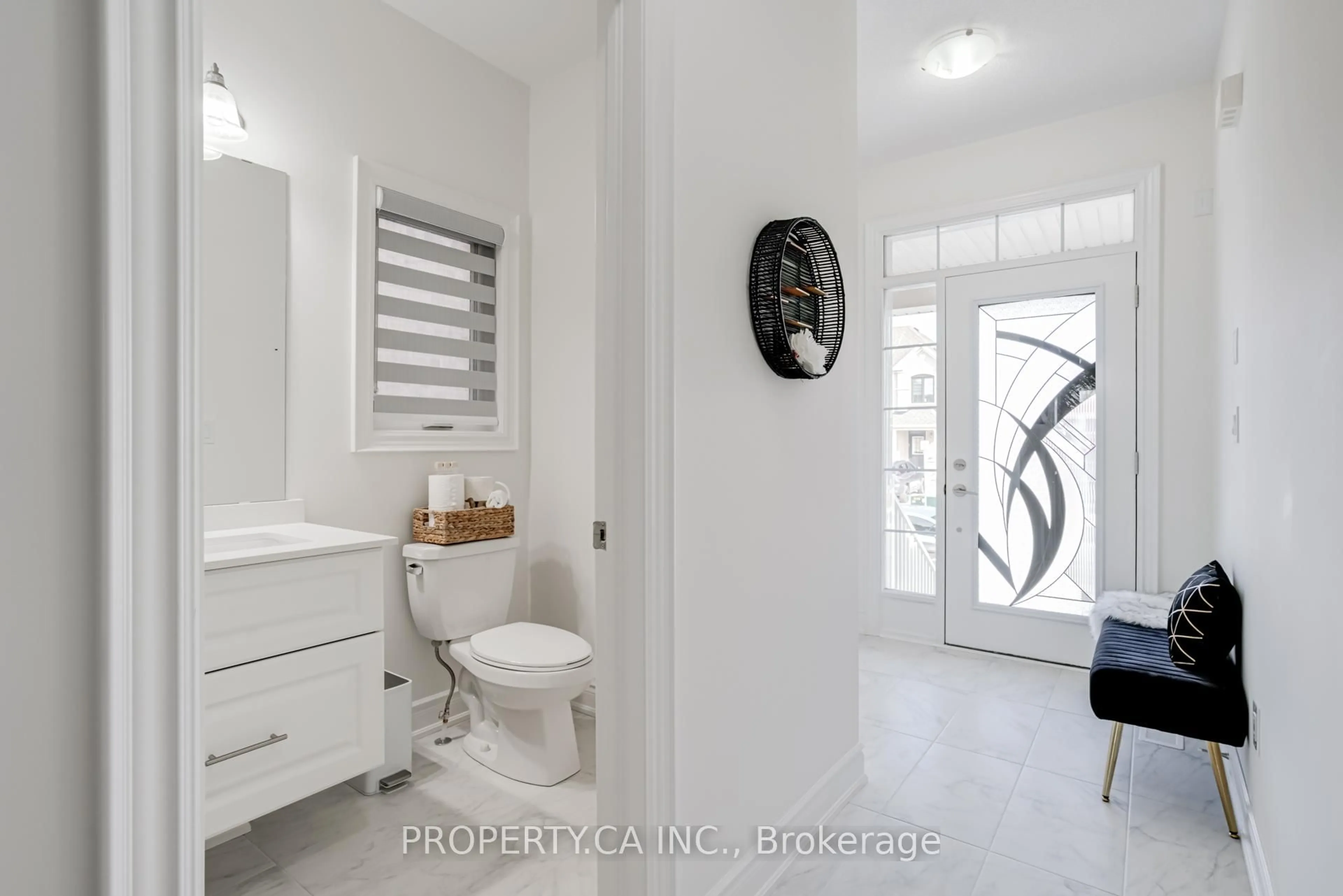 Contemporary bathroom, ceramic/tile floor for 10 Fordham Rd, Brampton Ontario L6Y 6K2