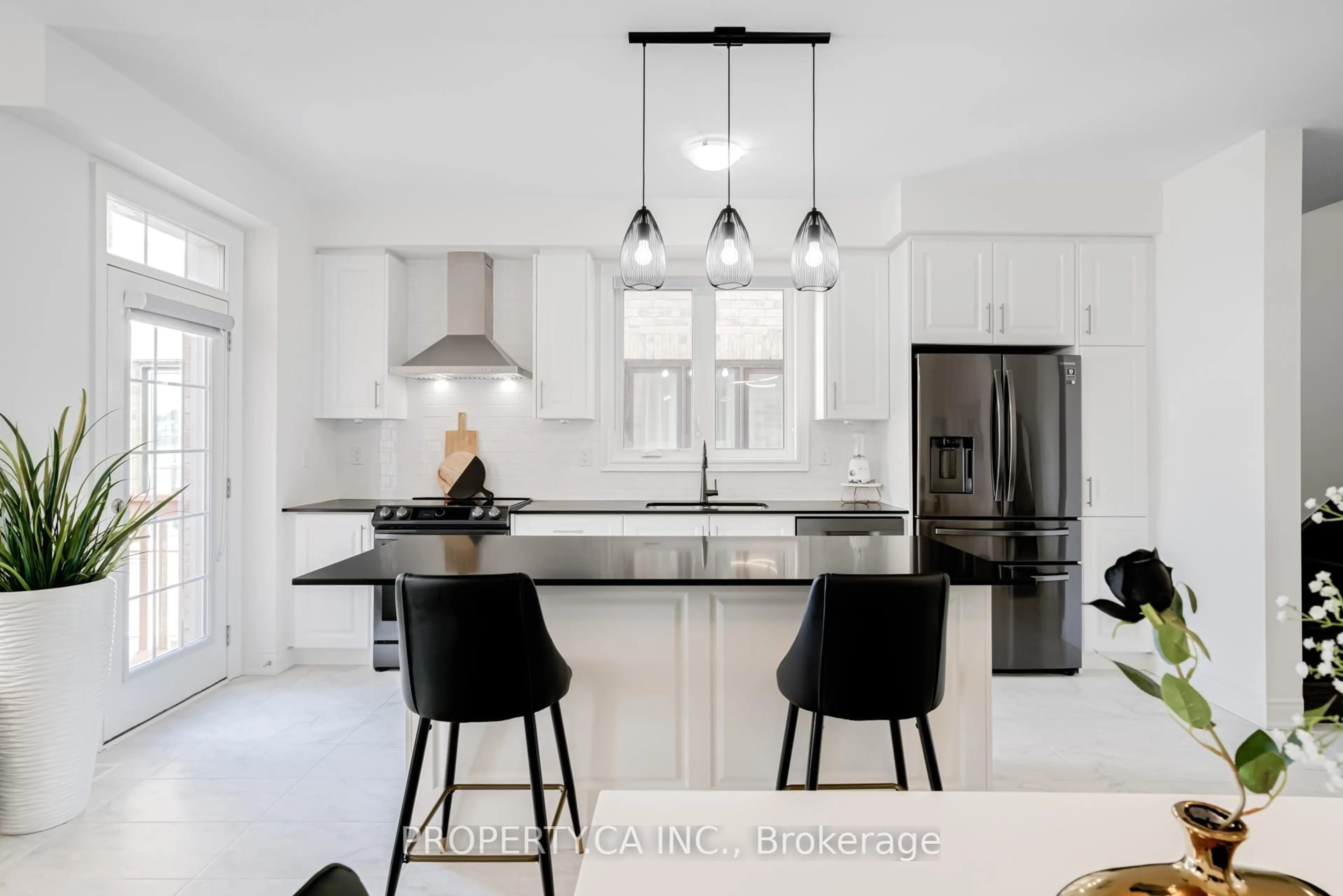 Contemporary kitchen, ceramic/tile floor for 10 Fordham Rd, Brampton Ontario L6Y 6K2