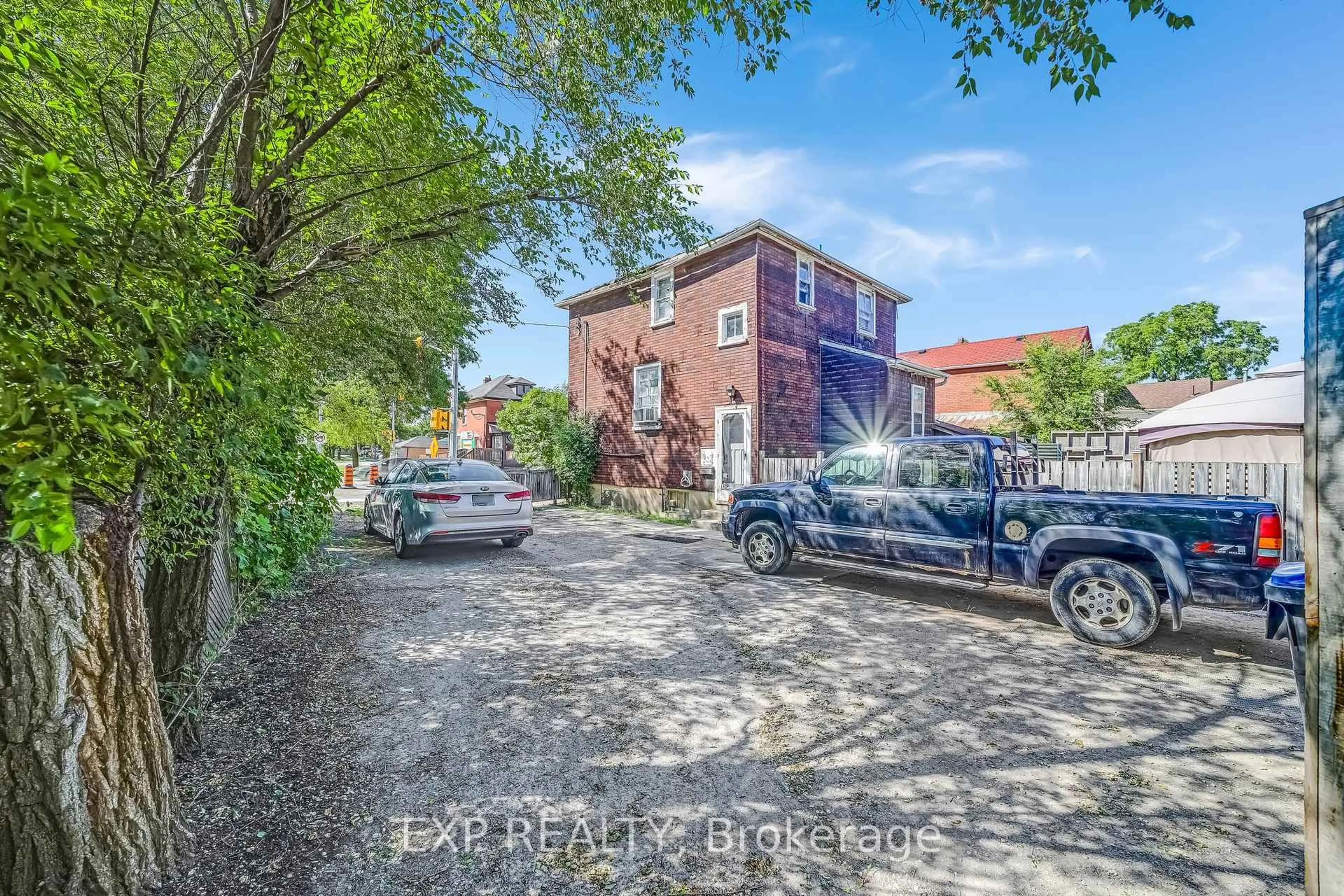 A pic from outside/outdoor area/front of a property/back of a property/a pic from drone, street for 195 Queen St, Brampton Ontario L6Y 1M5