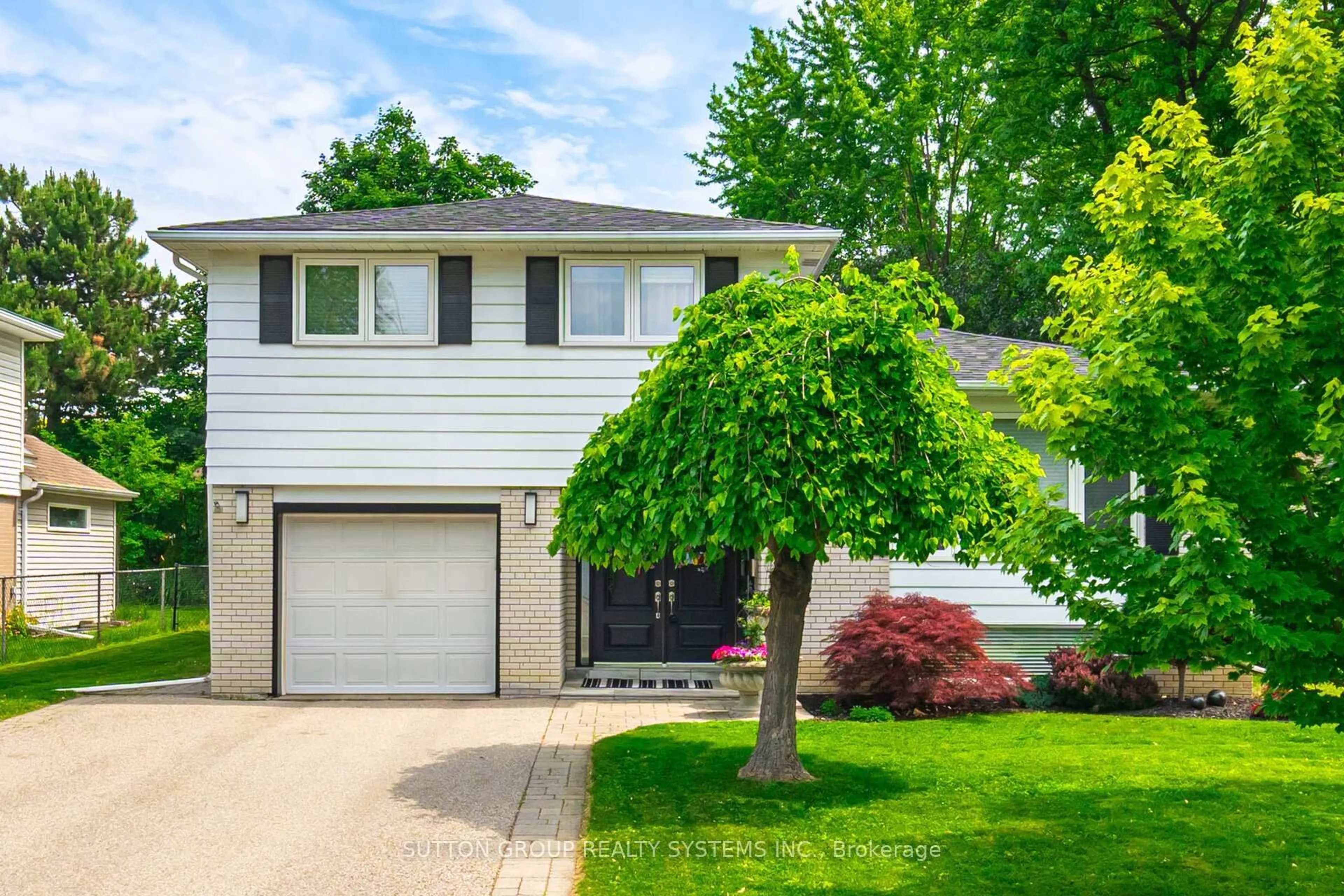 Home with vinyl exterior material, street for 11 Richmond Dr, Brampton Ontario L6W 2E7