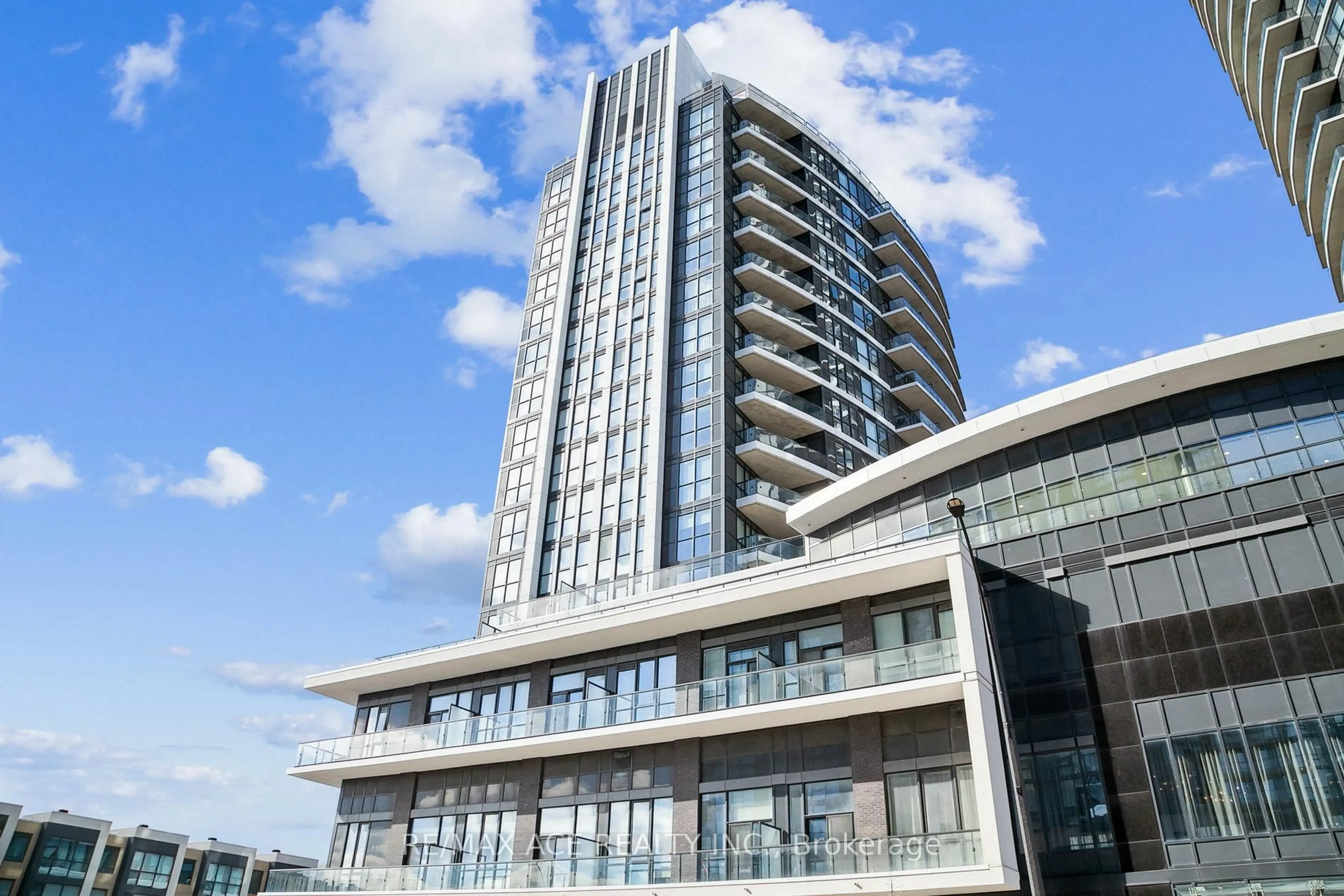 Indoor foyer for 65 Watergarden Dr #101, Mississauga Ontario L5R 0G9