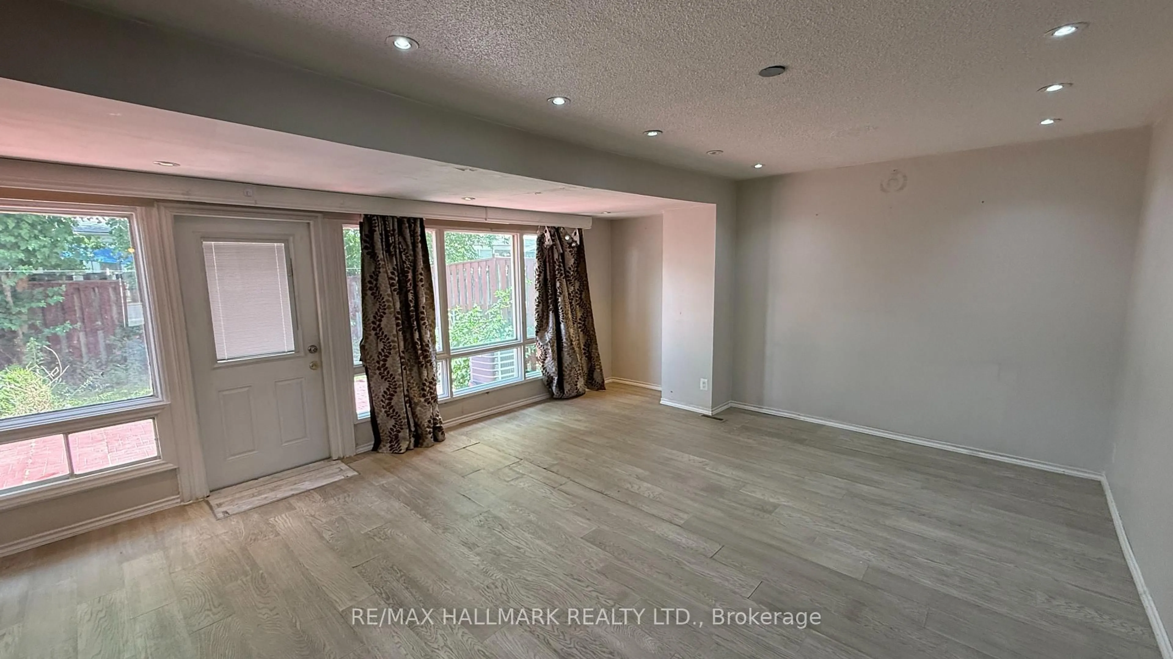 A pic of a room for 3600 Morning Star Dr #10, Mississauga Ontario L4T 1Y5