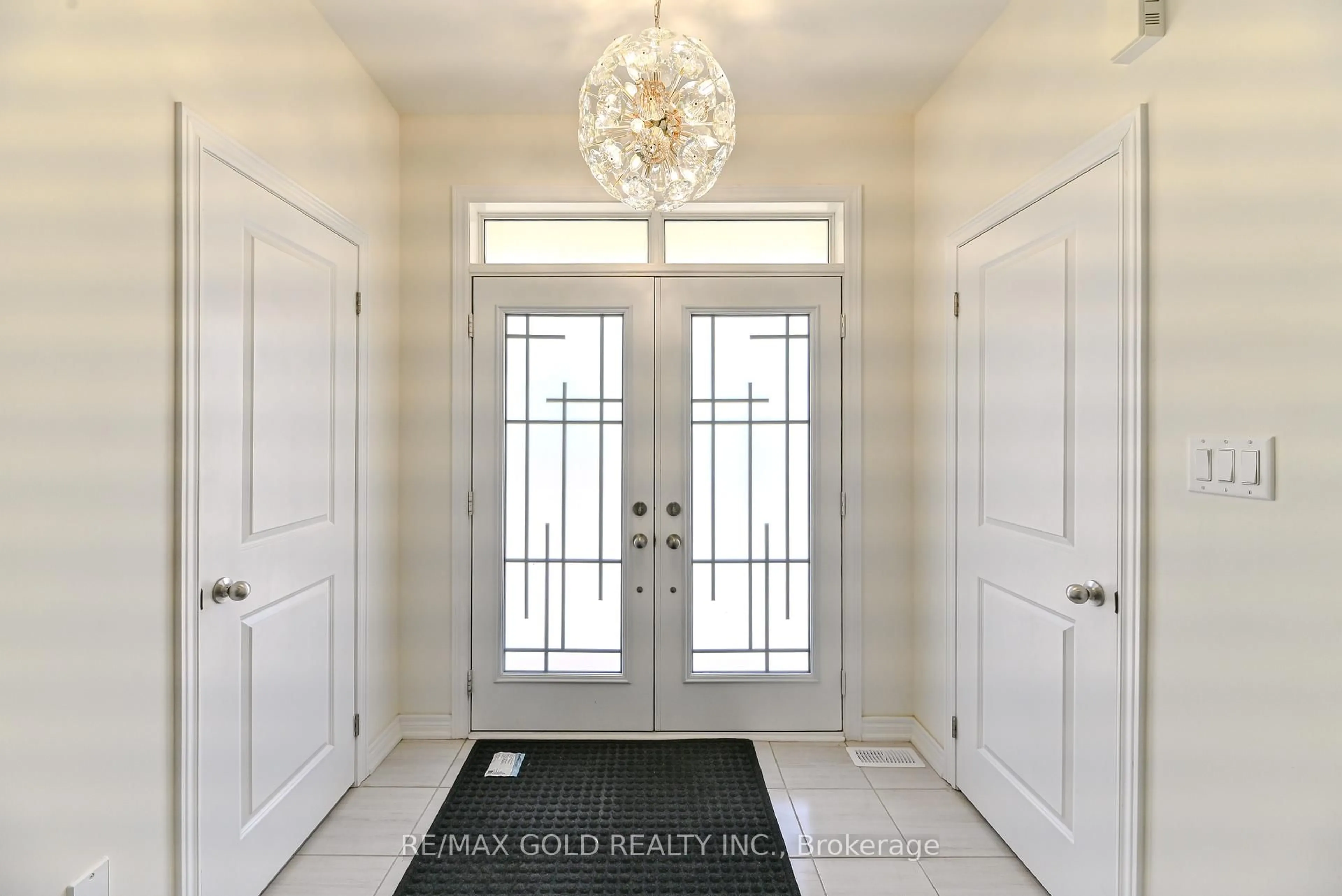 Indoor entryway for 59 Cobriza Cres, Brampton Ontario L7A 5A6