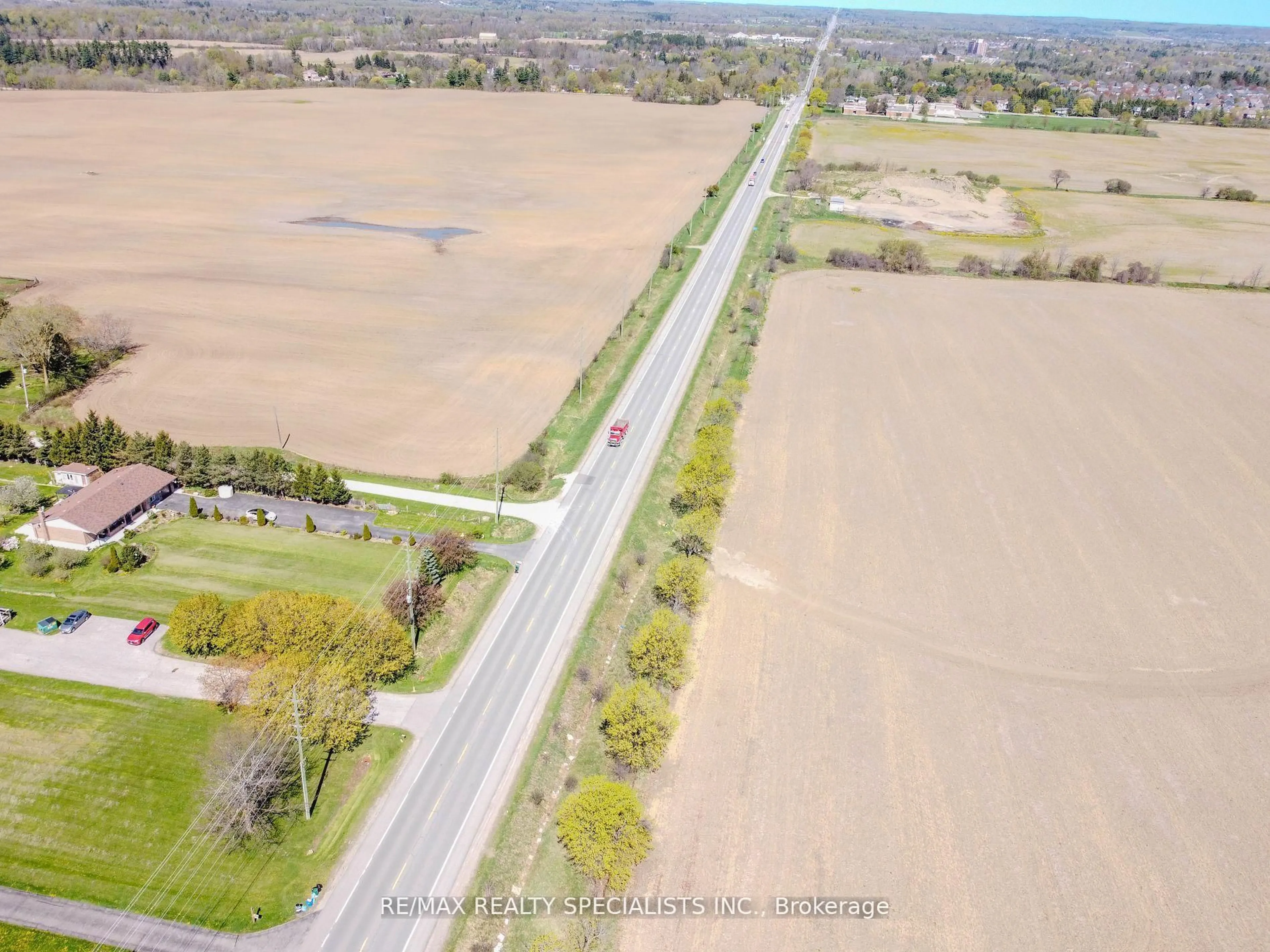 A pic from outside/outdoor area/front of a property/back of a property/a pic from drone, street for 10704 Trafalgar Rd, Halton Hills Ontario L7G 4S5