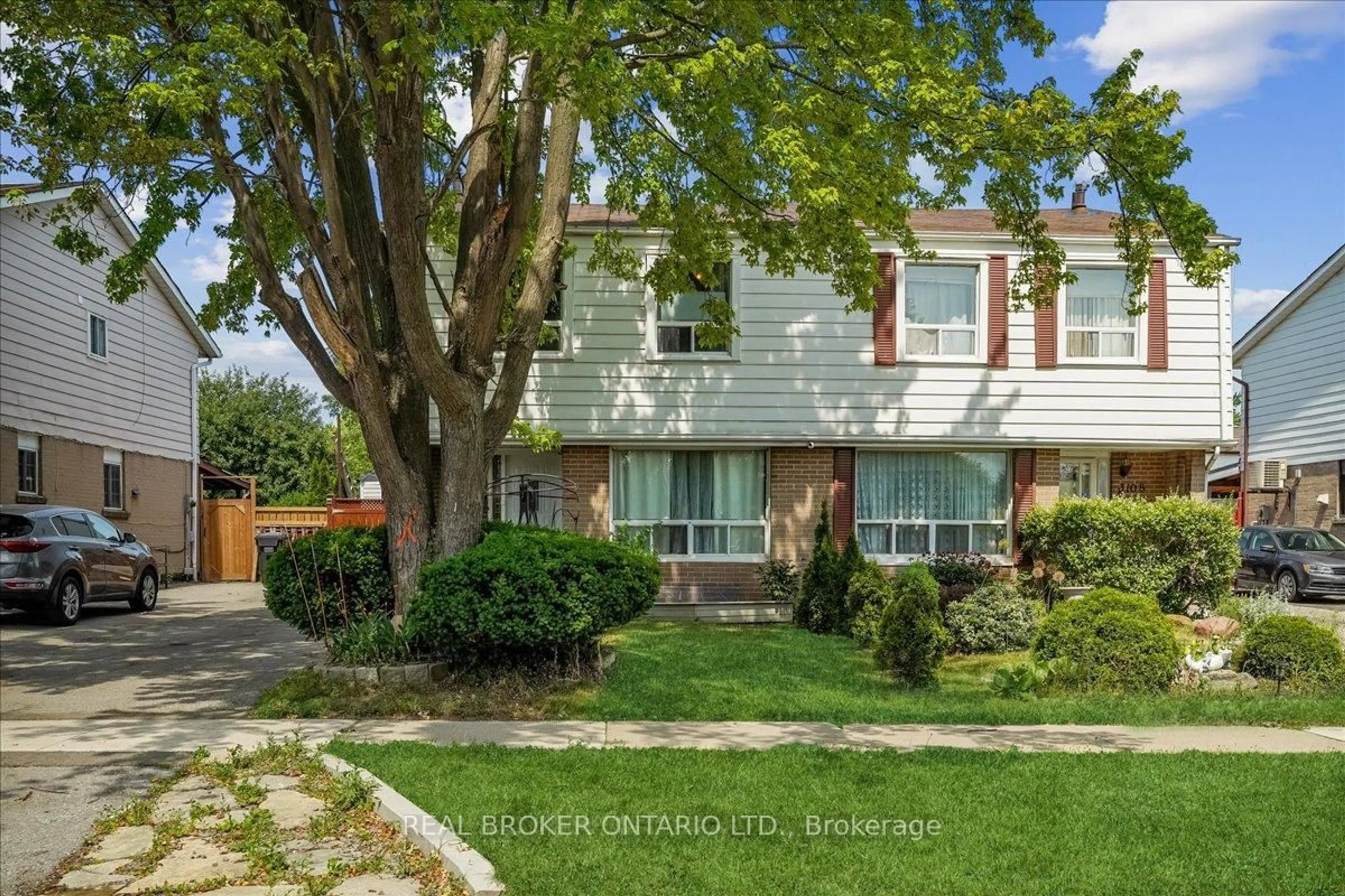 Home with brick exterior material, street for 3106 Redbank Cres, Mississauga Ontario L4T 1V1