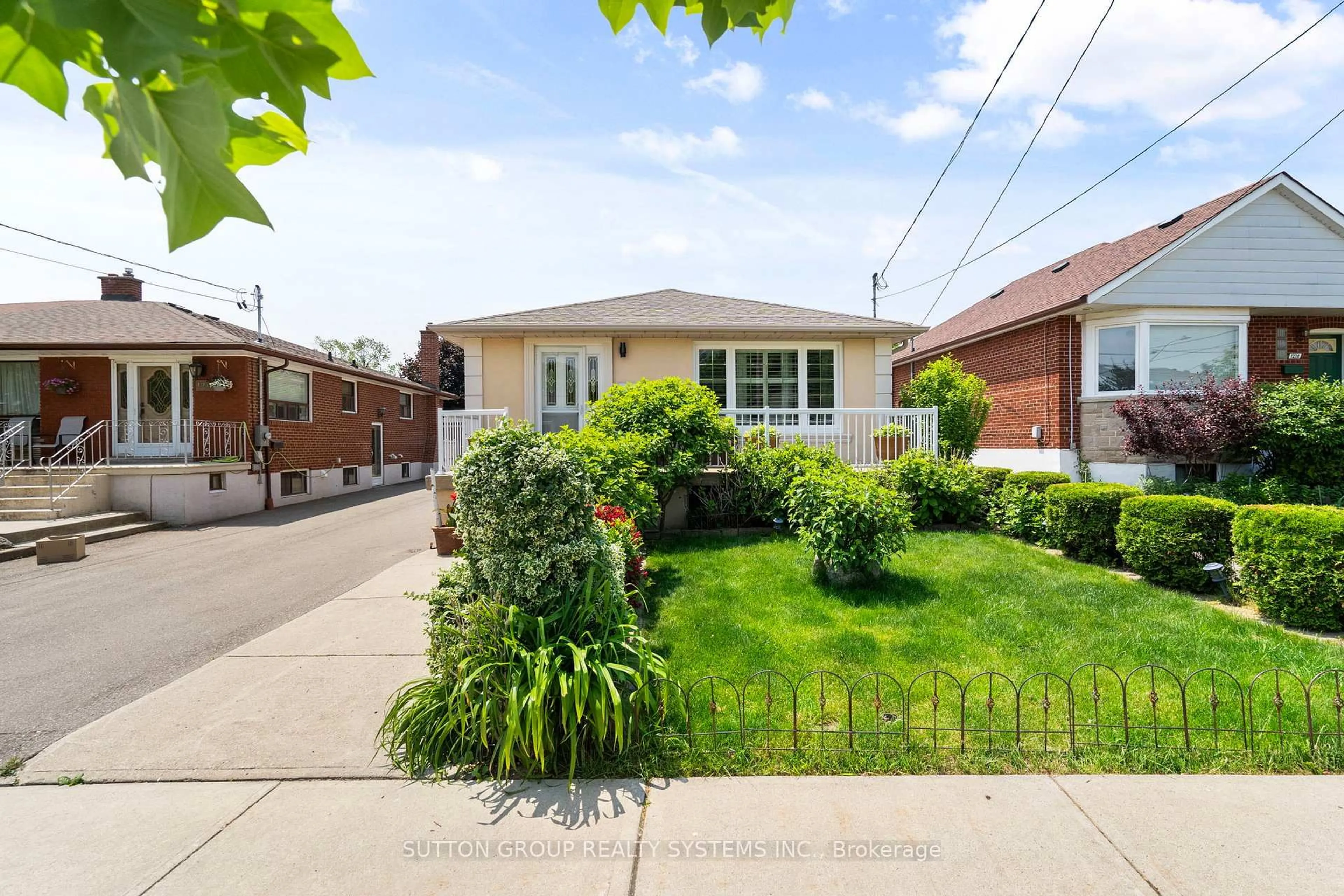 Home with brick exterior material, street for 1274 Alexandra Ave, Mississauga Ontario L5E 2A6