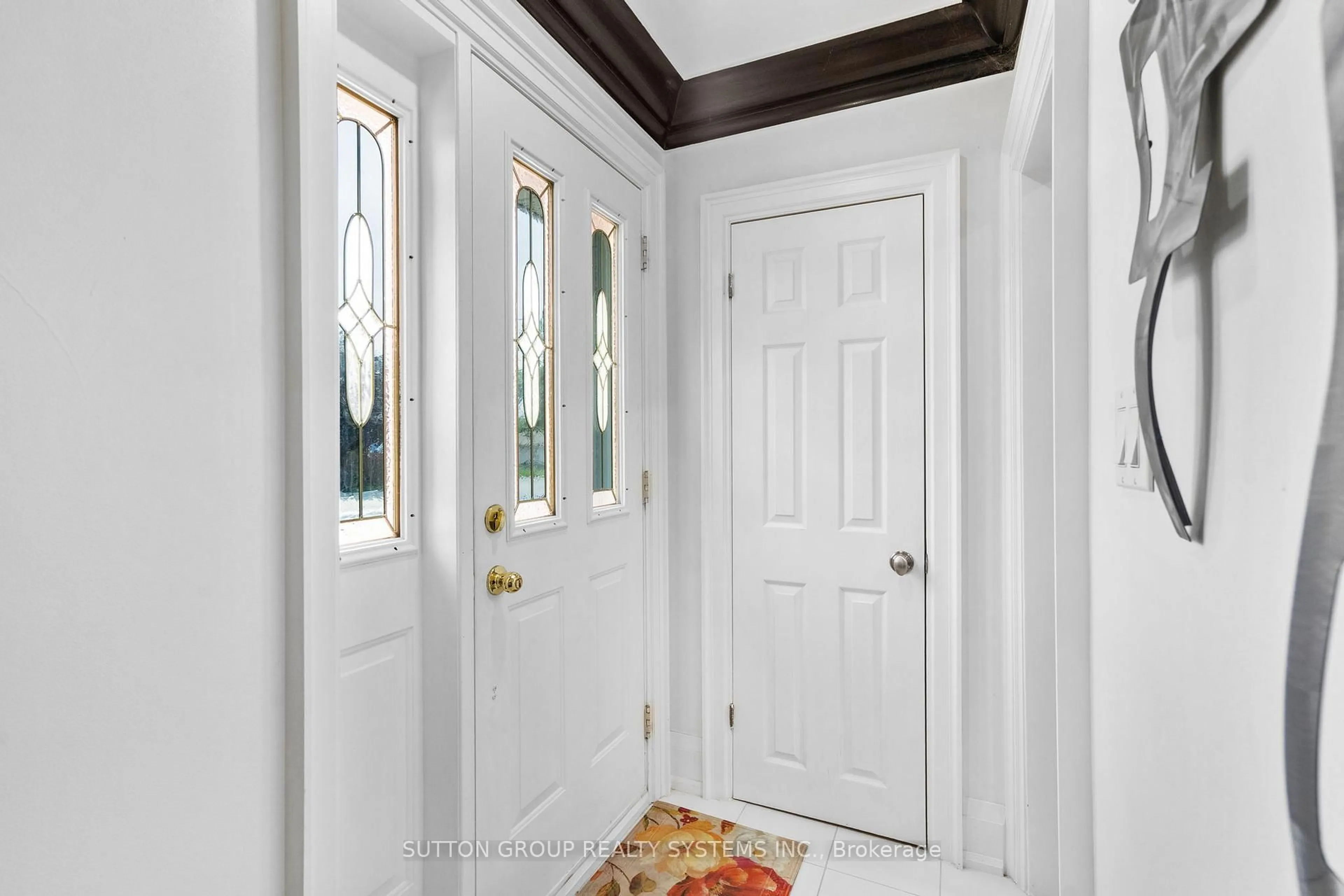 Indoor entryway for 1274 Alexandra Ave, Mississauga Ontario L5E 2A6