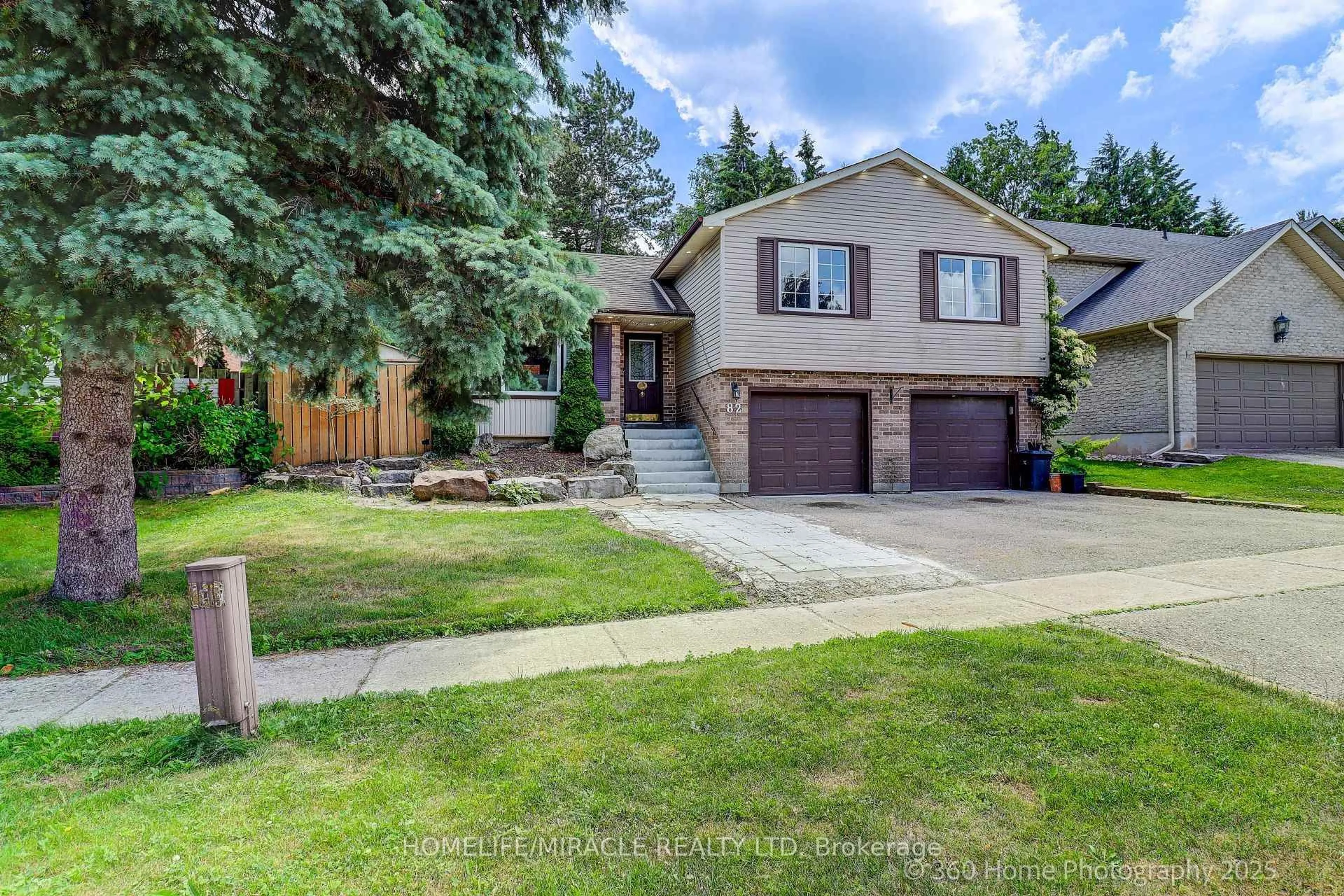 Home with vinyl exterior material, street for 82 Goldgate Cres, Orangeville Ontario L9W 4B8