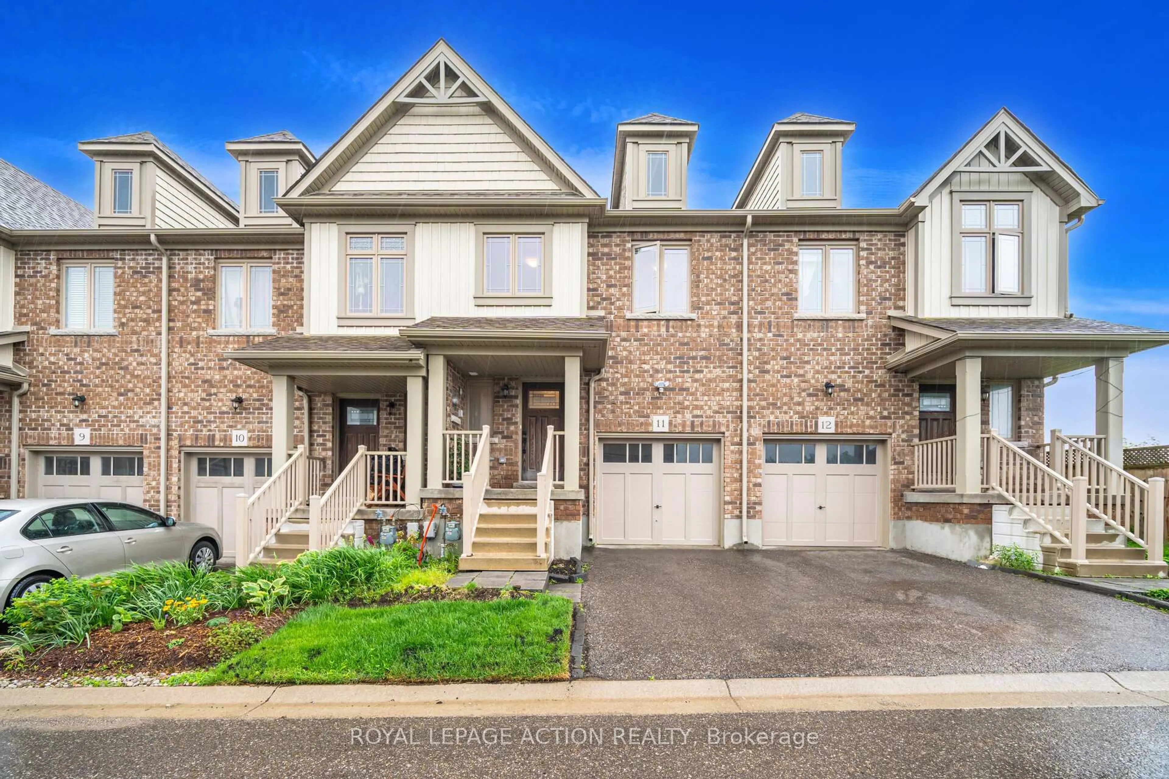 Home with brick exterior material, street for 124 Parkinson Cres #11, Orangeville Ontario L9W 6X3