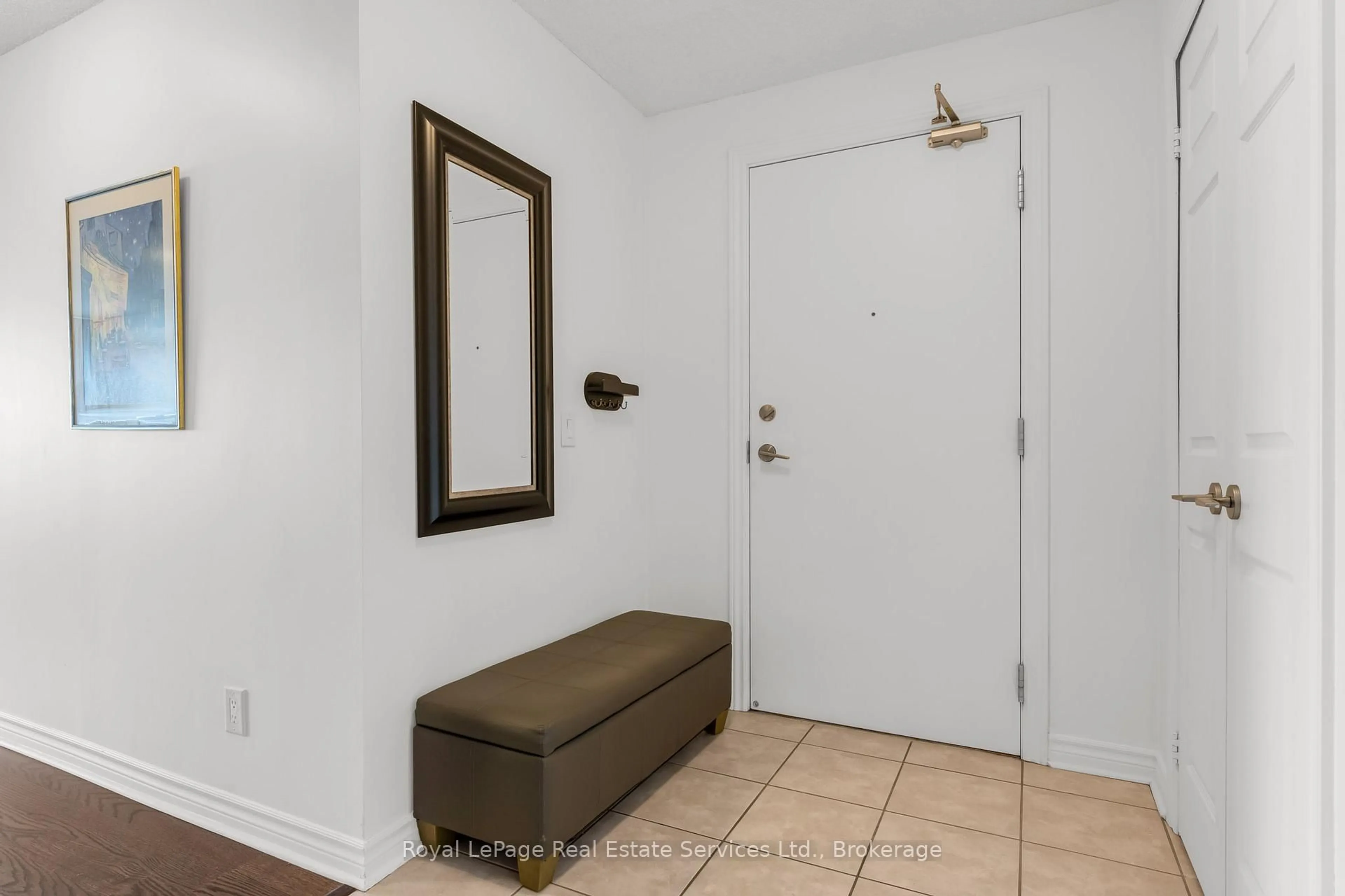 Indoor entryway for 2391 Central Park Dr #801, Oakville Ontario L6H 0E4