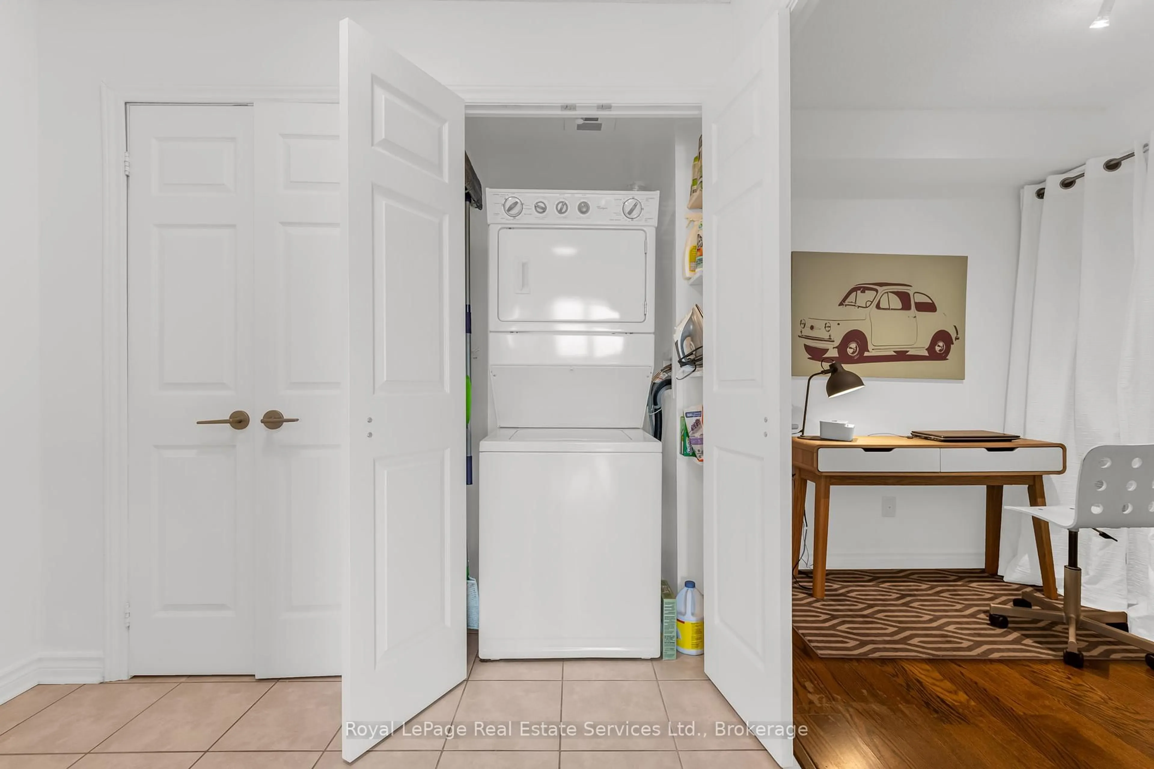 Indoor entryway for 2391 Central Park Dr #801, Oakville Ontario L6H 0E4