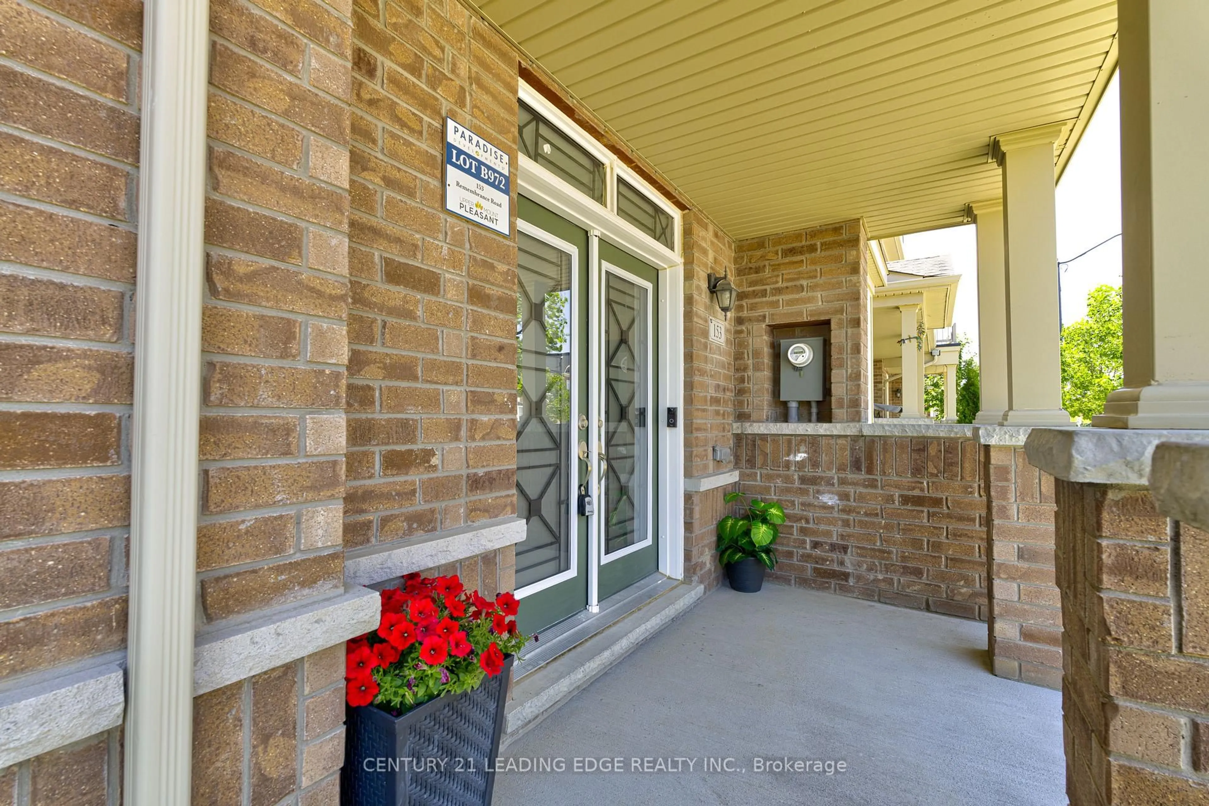 Indoor entryway for 153 Remembrance Rd, Brampton Ontario L7A 0G1