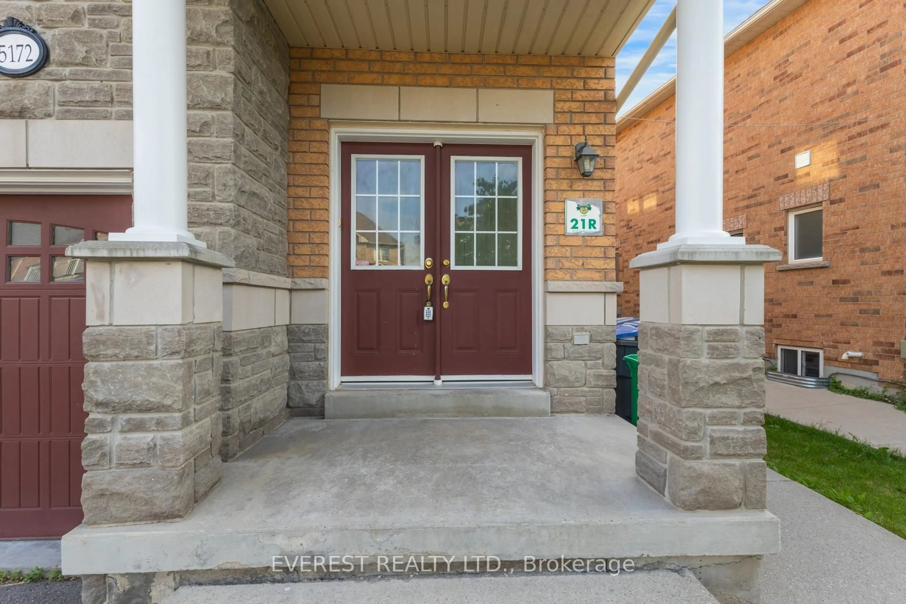 Indoor entryway for 5172 Nestling Grve, Mississauga Ontario L5M 0L2