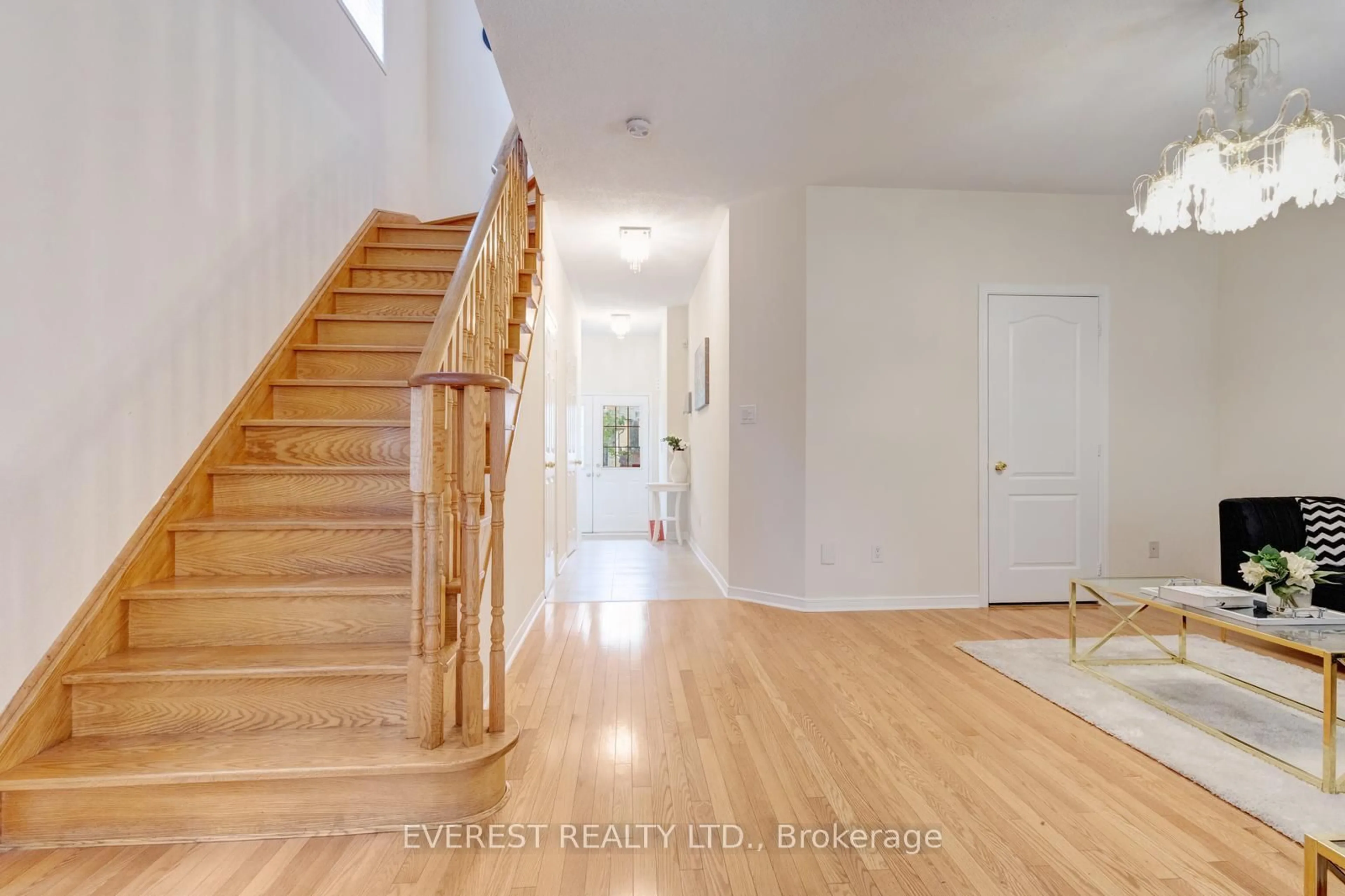 Indoor entryway for 5172 Nestling Grve, Mississauga Ontario L5M 0L2