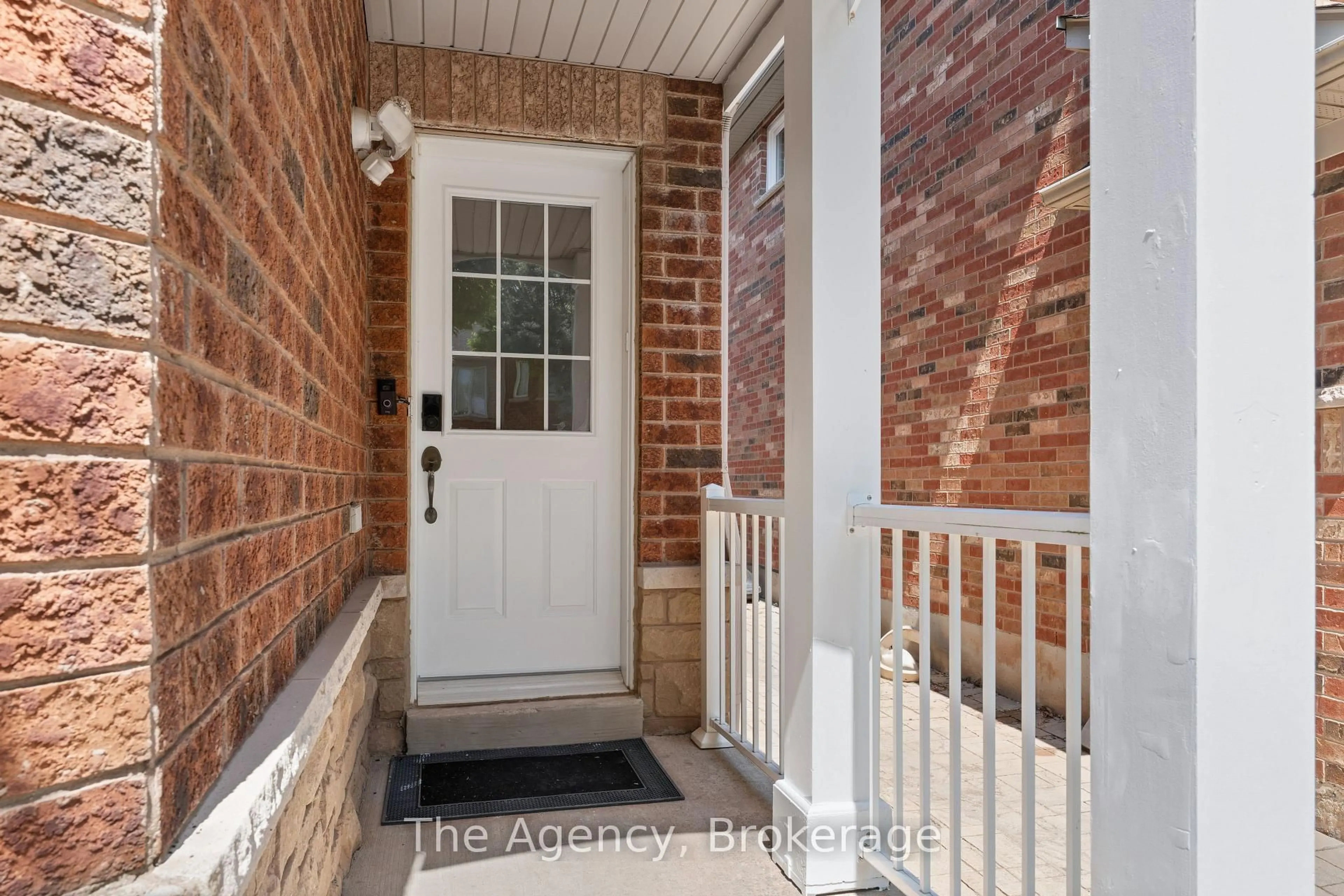 Indoor entryway for 5427 Jacada Rd, Burlington Ontario L7L 7N3