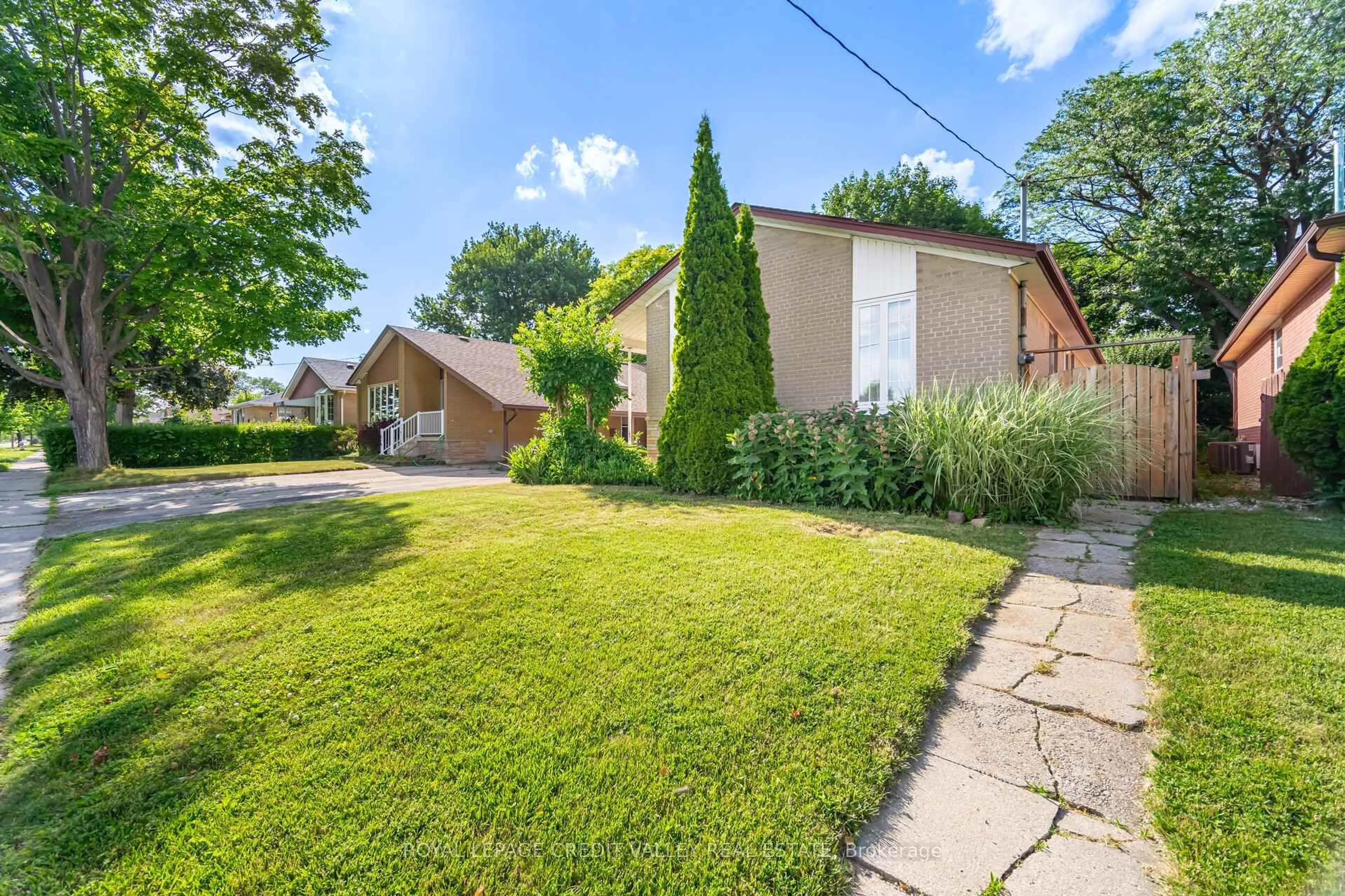 A pic from outside/outdoor area/front of a property/back of a property/a pic from drone, street for 55 Taysham Cres, Toronto Ontario M9V 1X1