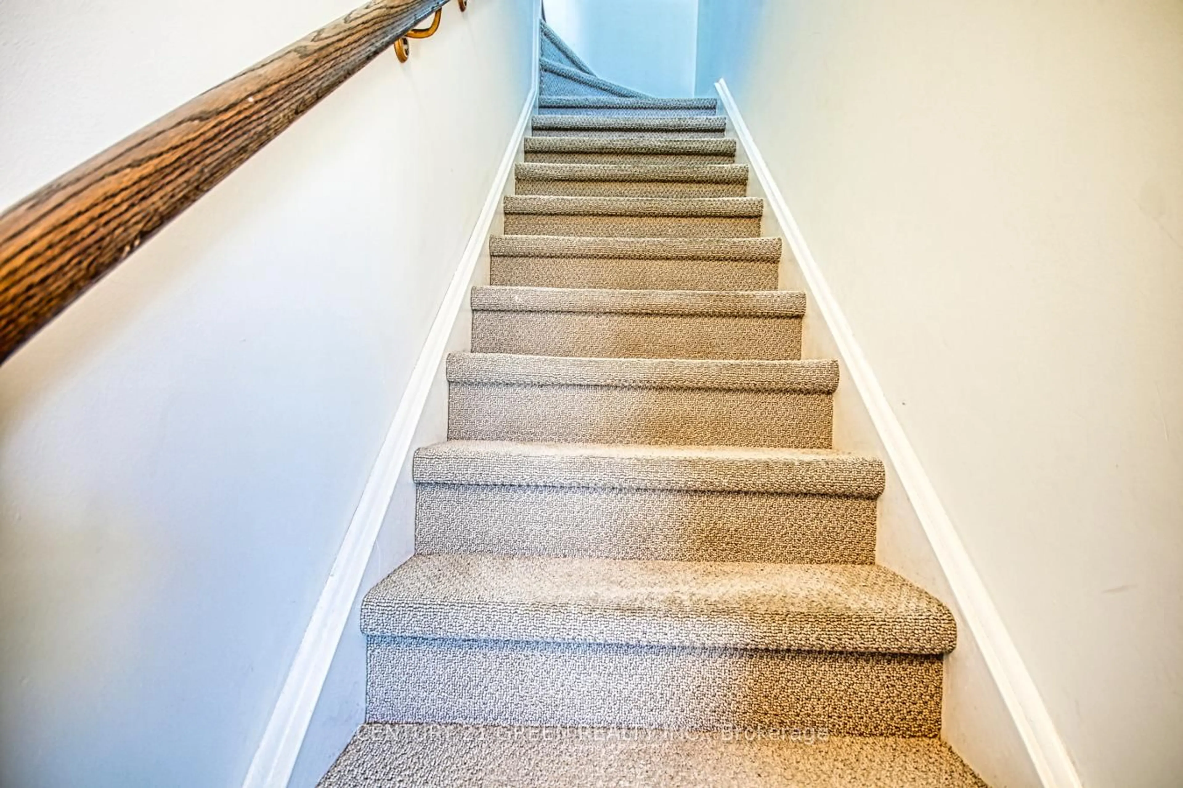 Stairs for 680 Atwater Ave #19, Mississauga Ontario L5G 0B6