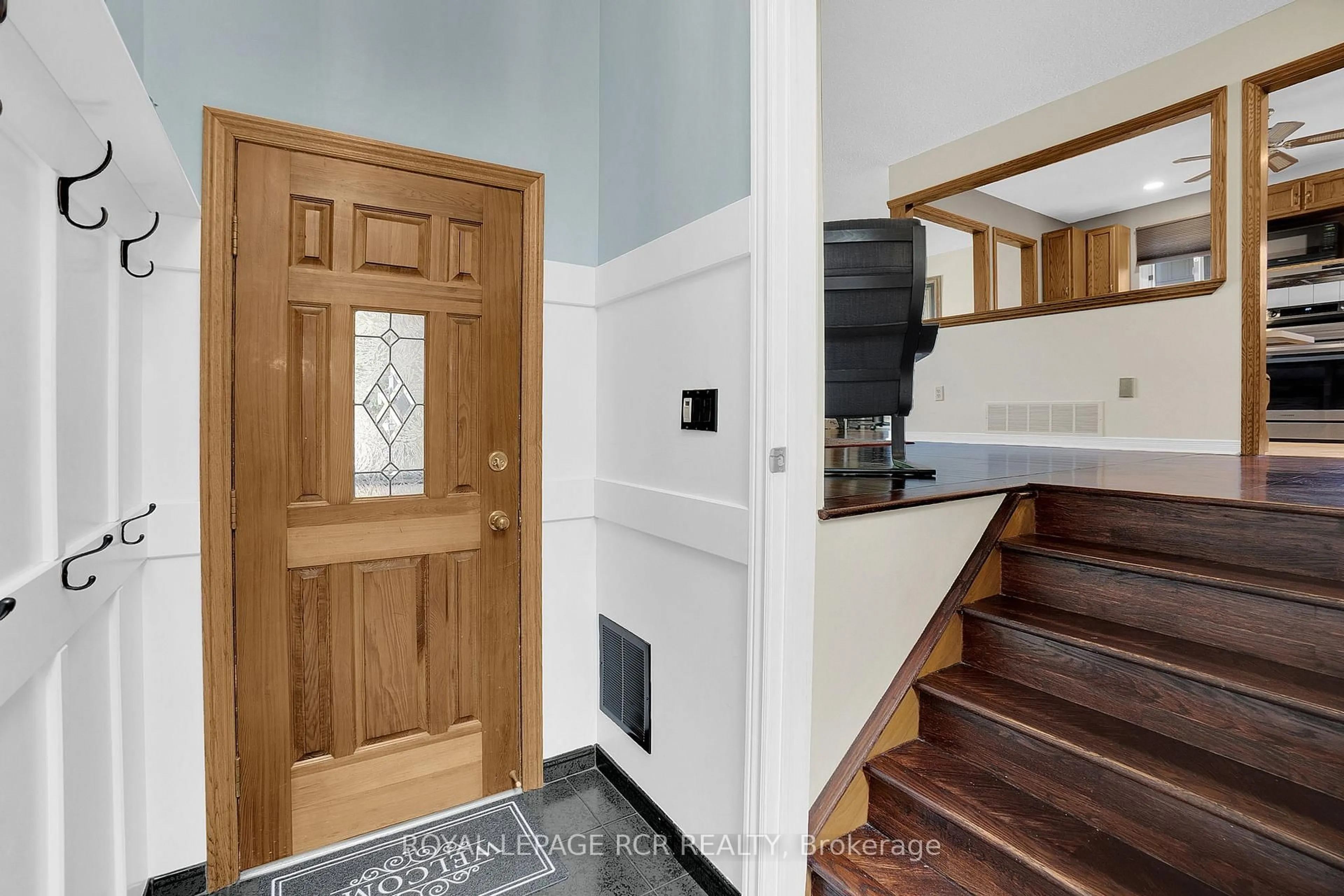 Indoor entryway for 338 Marple Cres, Caledon Ontario L7E 3Y7