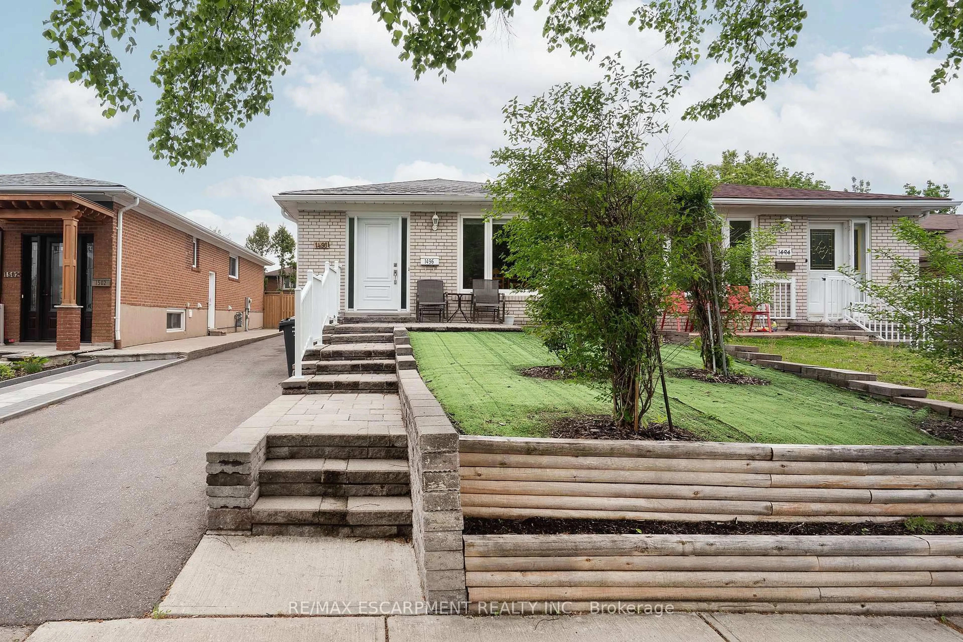 Home with brick exterior material, street for 1496 Tyneburn Cres, Mississauga Ontario L4X 1P9