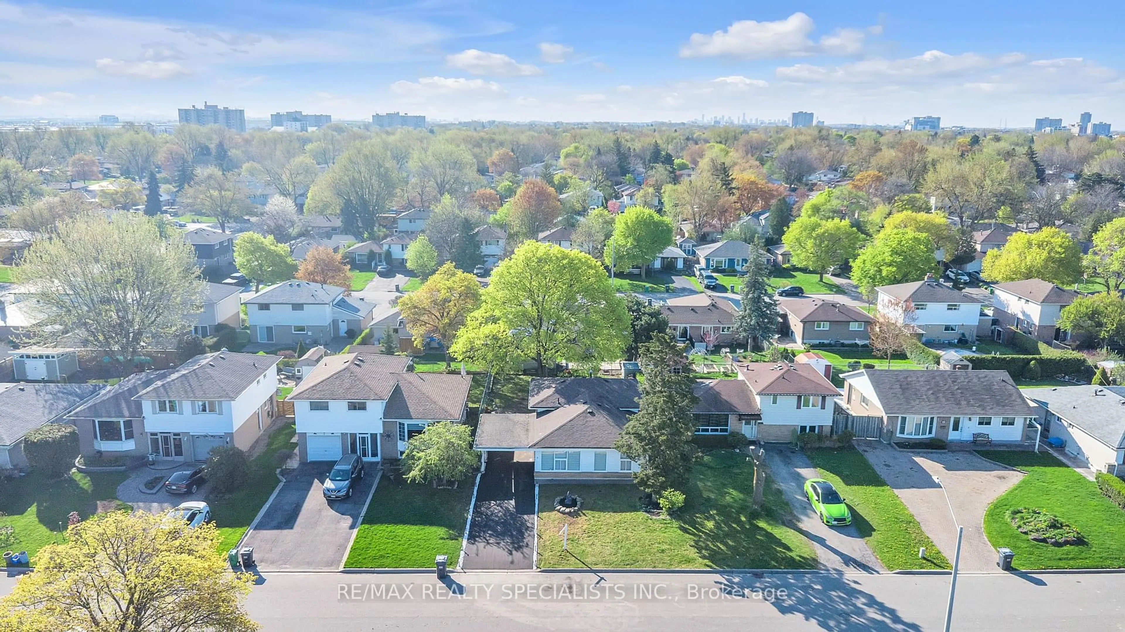 A pic from outside/outdoor area/front of a property/back of a property/a pic from drone, street for 9 Pleaseley Rd, Brampton Ontario L6W 1K7