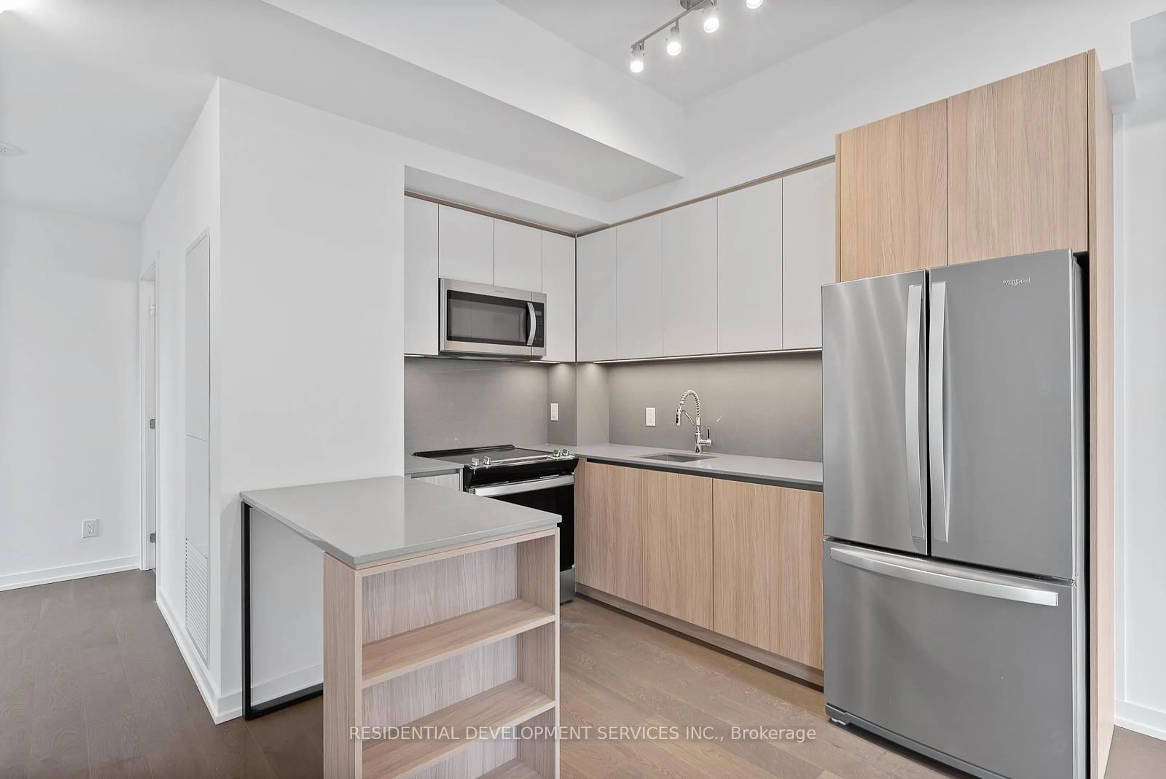 Standard kitchen, unknown for 15 Maryport Ave #112, Toronto Ontario M3M 0E2