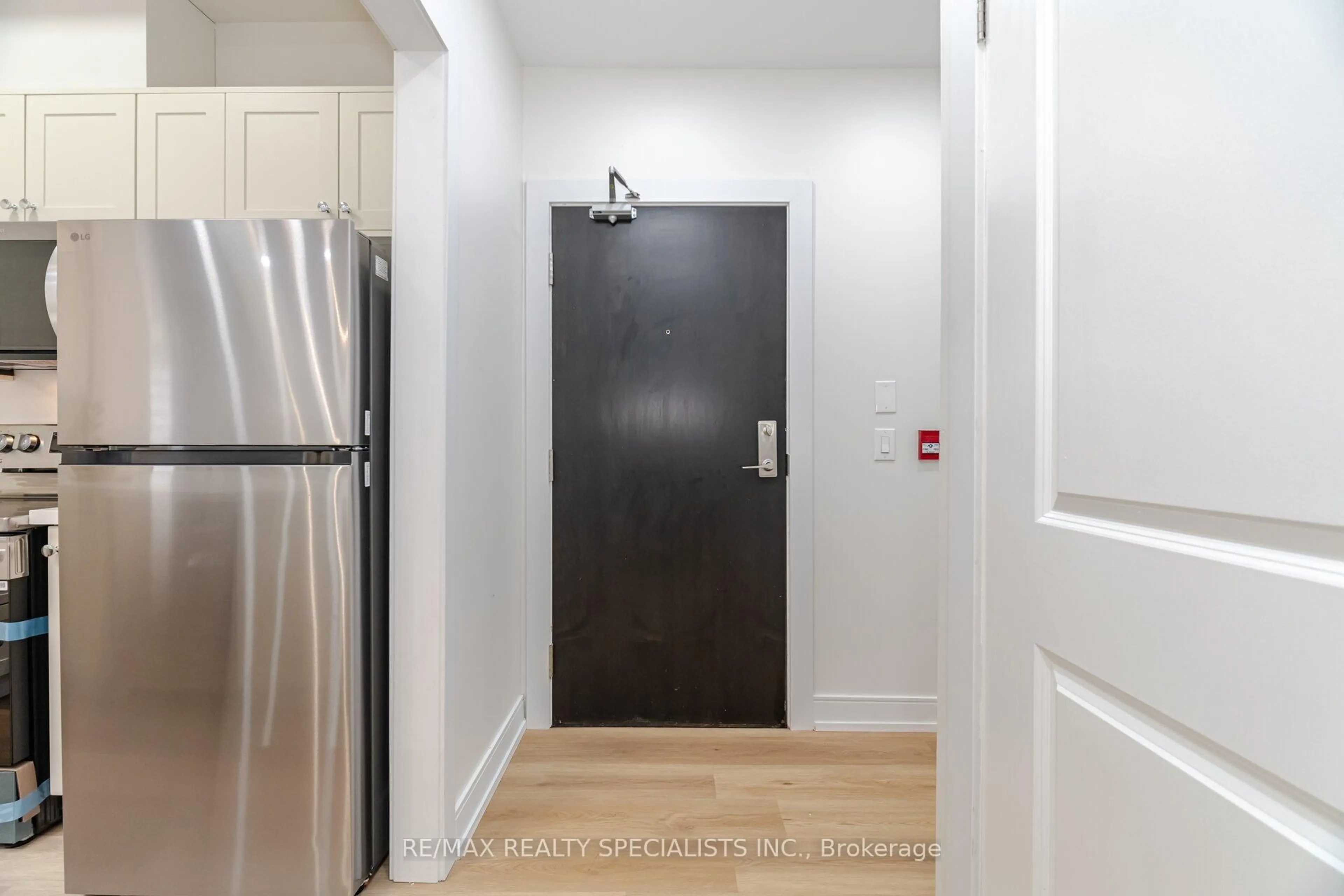 Indoor entryway for 2326 TAUNTON Rd #103, Oakville Ontario L6H 0L3