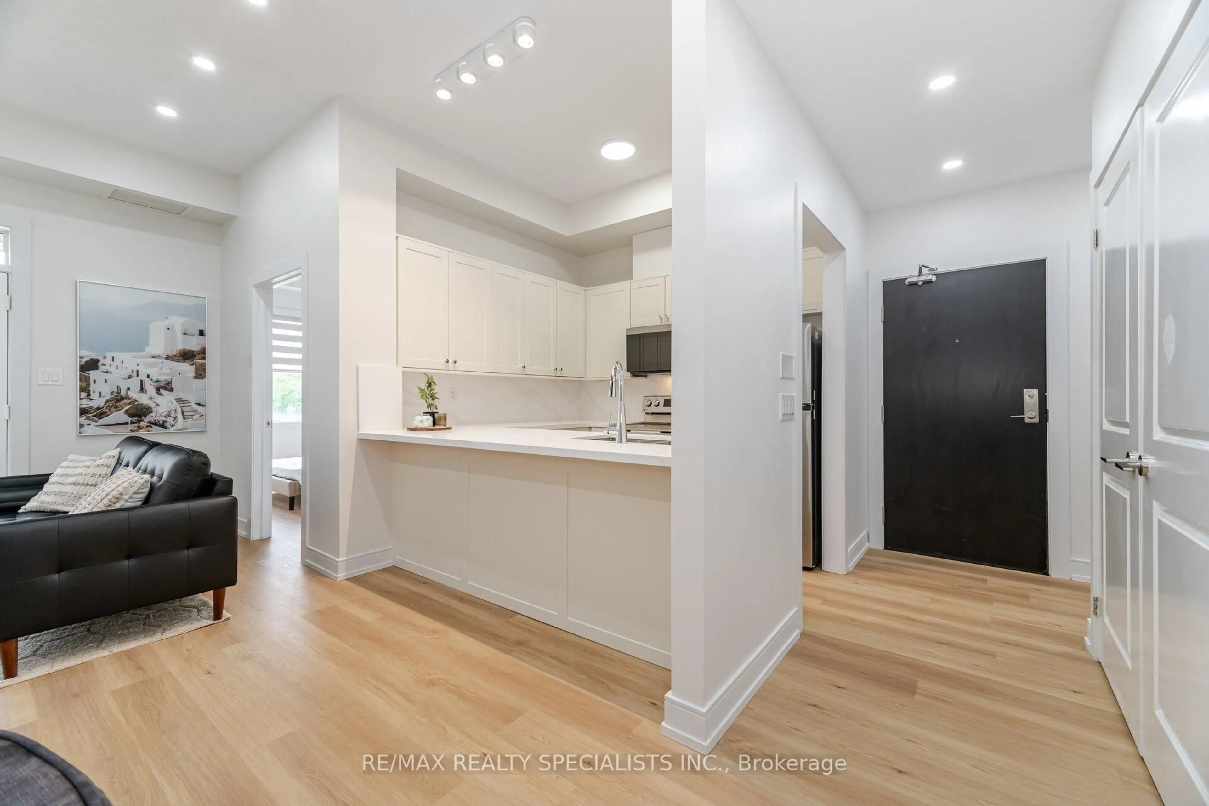 Open concept kitchen, unknown for 2326 TAUNTON Rd #103, Oakville Ontario L6H 0L3