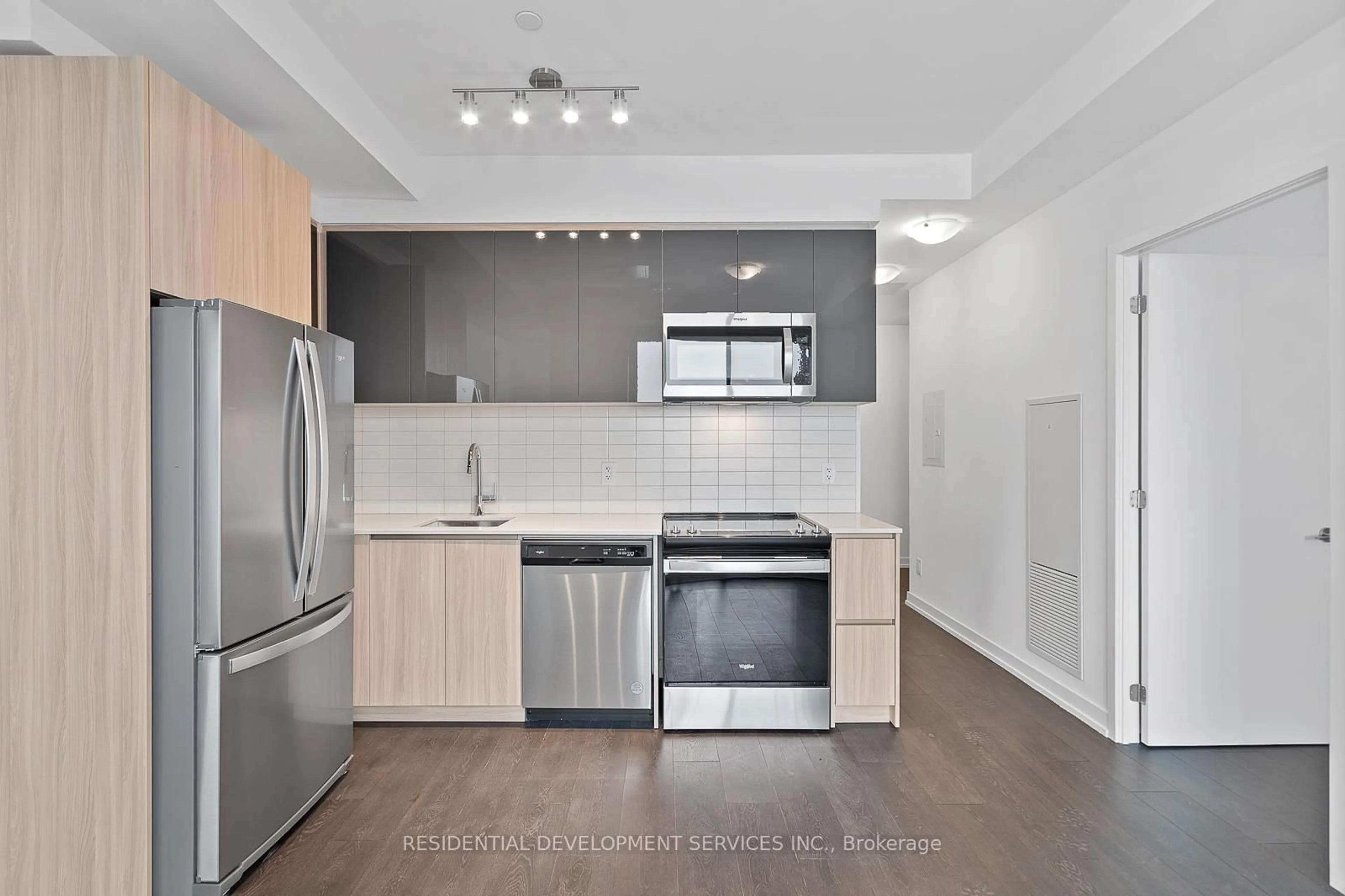 Standard kitchen, unknown for 3100 Keele St #623, Toronto Ontario M3M 0E1