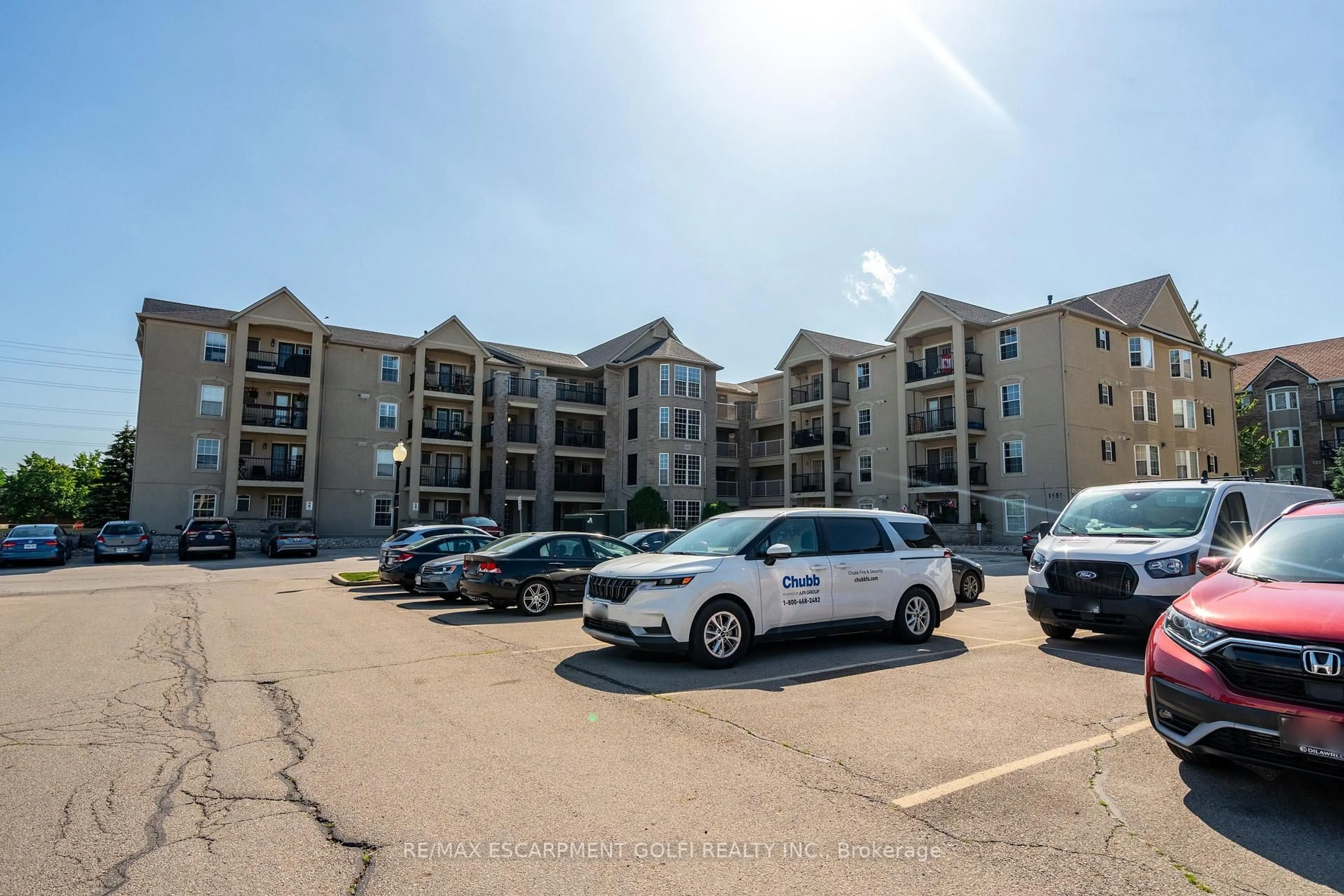 A pic from outside/outdoor area/front of a property/back of a property/a pic from drone, unknown for 1451 Walker's Line #313, Burlington Ontario L7M 4P1