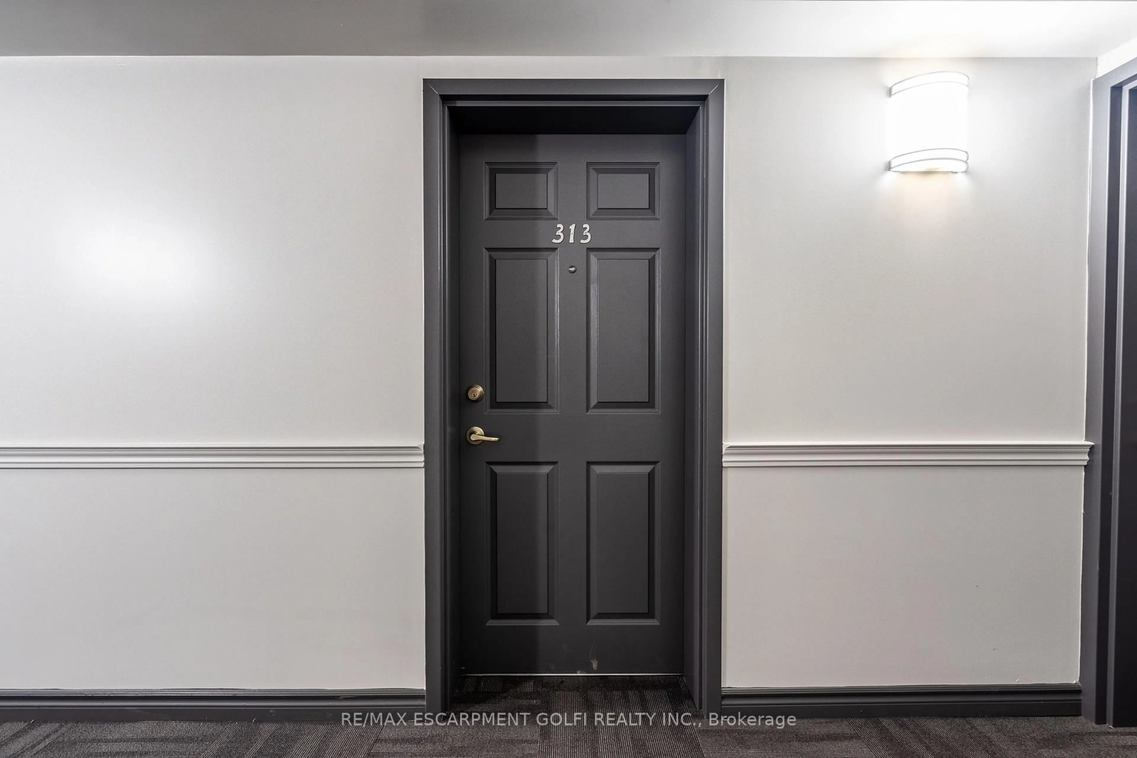 Indoor entryway for 1451 Walker's Line #313, Burlington Ontario L7M 4P1