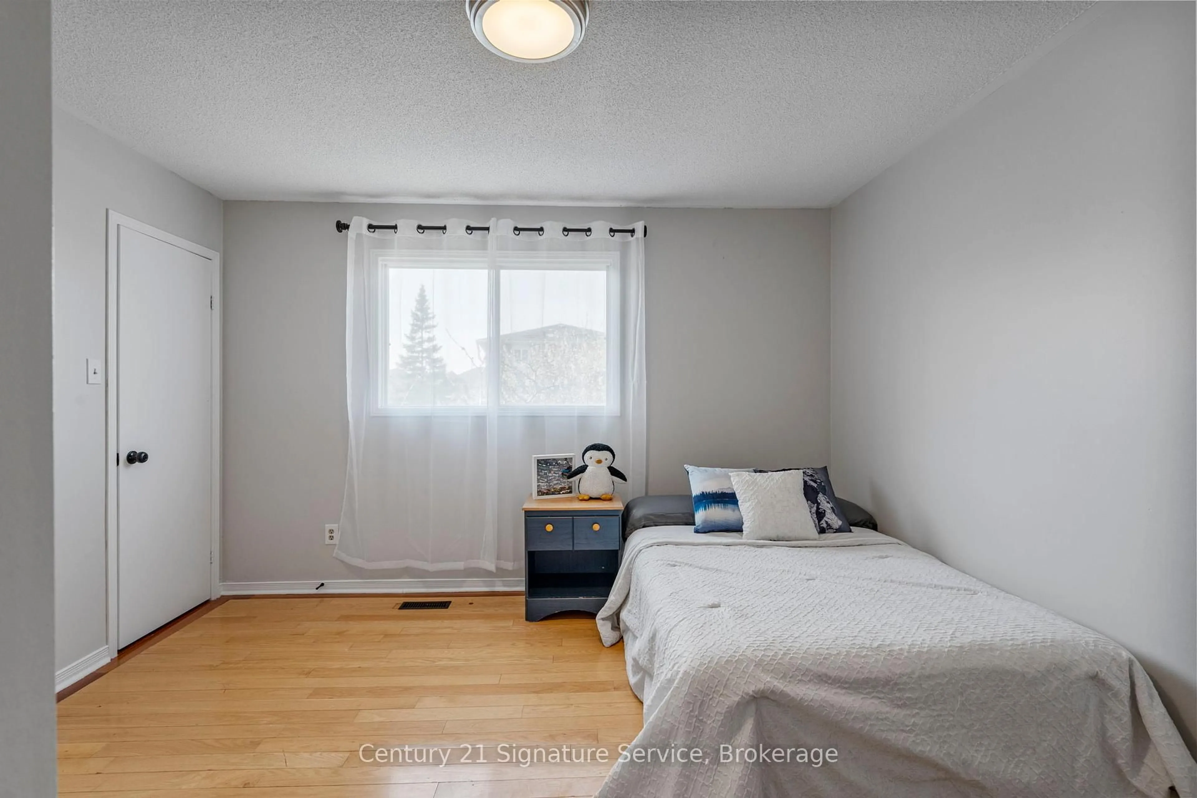 A pic of a room for 80 Dutch Cres, Brampton Ontario L6Y 3X1
