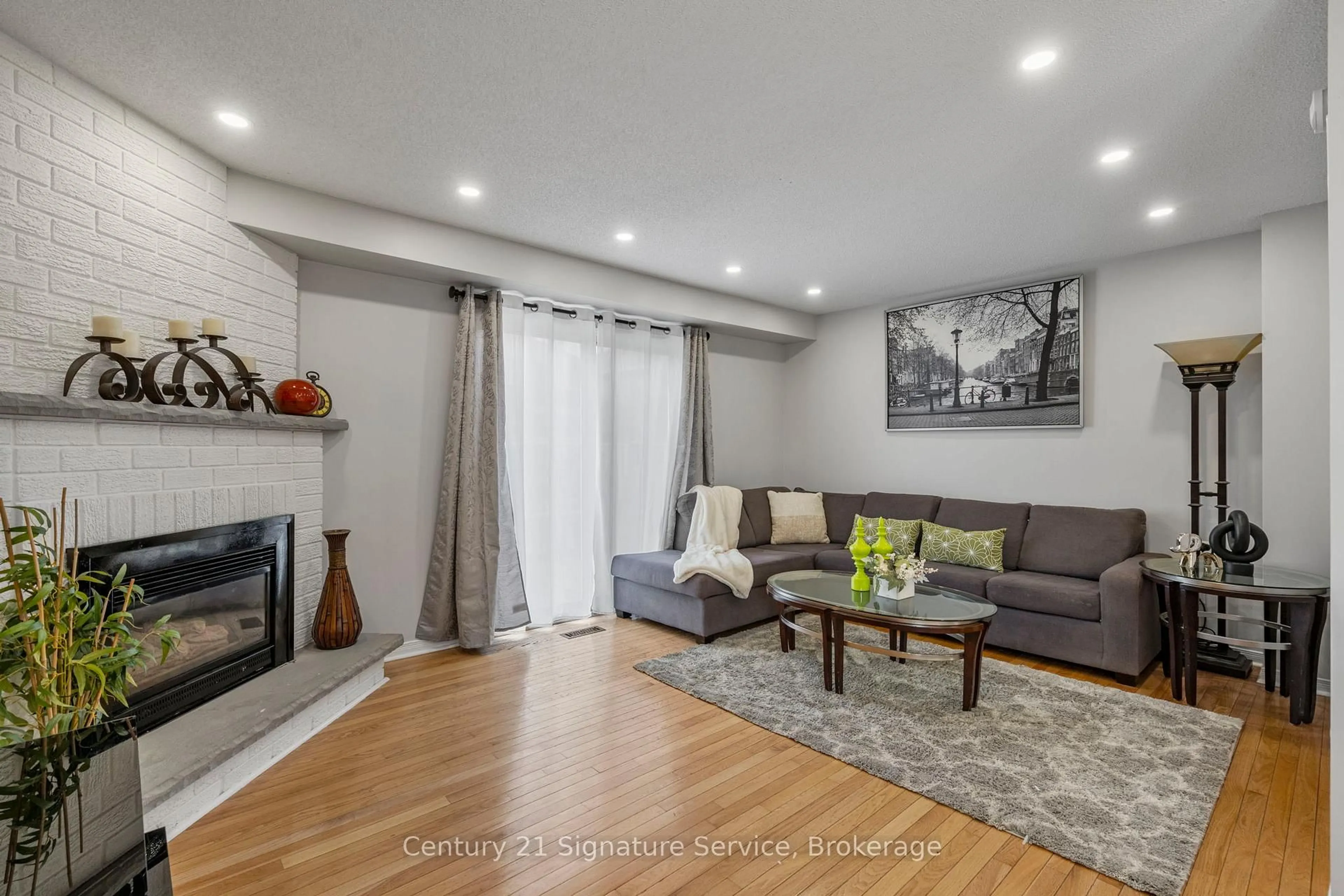Living room with furniture, wood/laminate floor for 80 Dutch Cres, Brampton Ontario L6Y 3X1