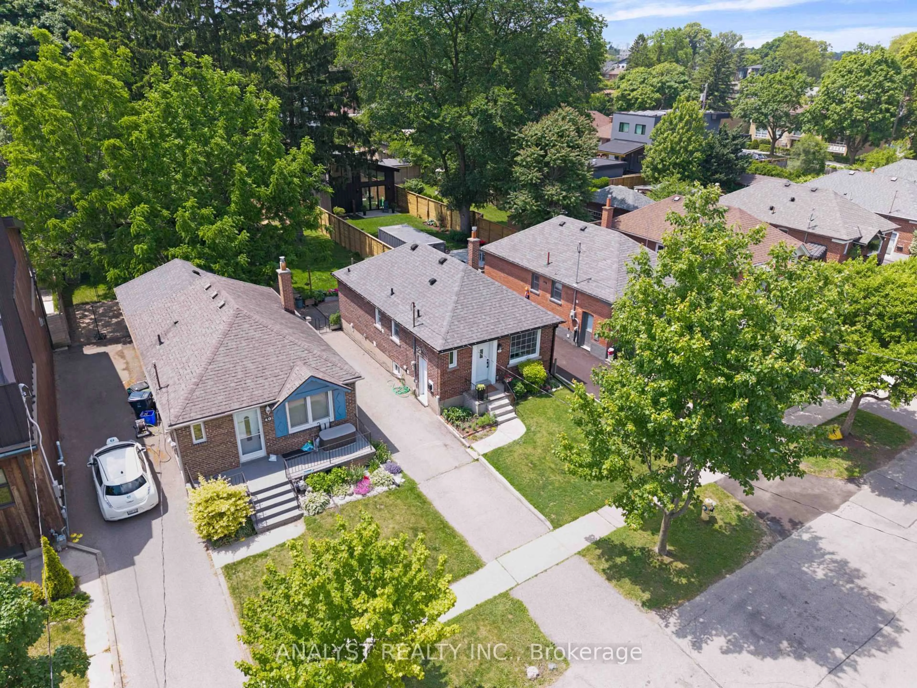 A pic from outside/outdoor area/front of a property/back of a property/a pic from drone, street for 42 Smithfield Dr, Toronto Ontario M8Y 3M2