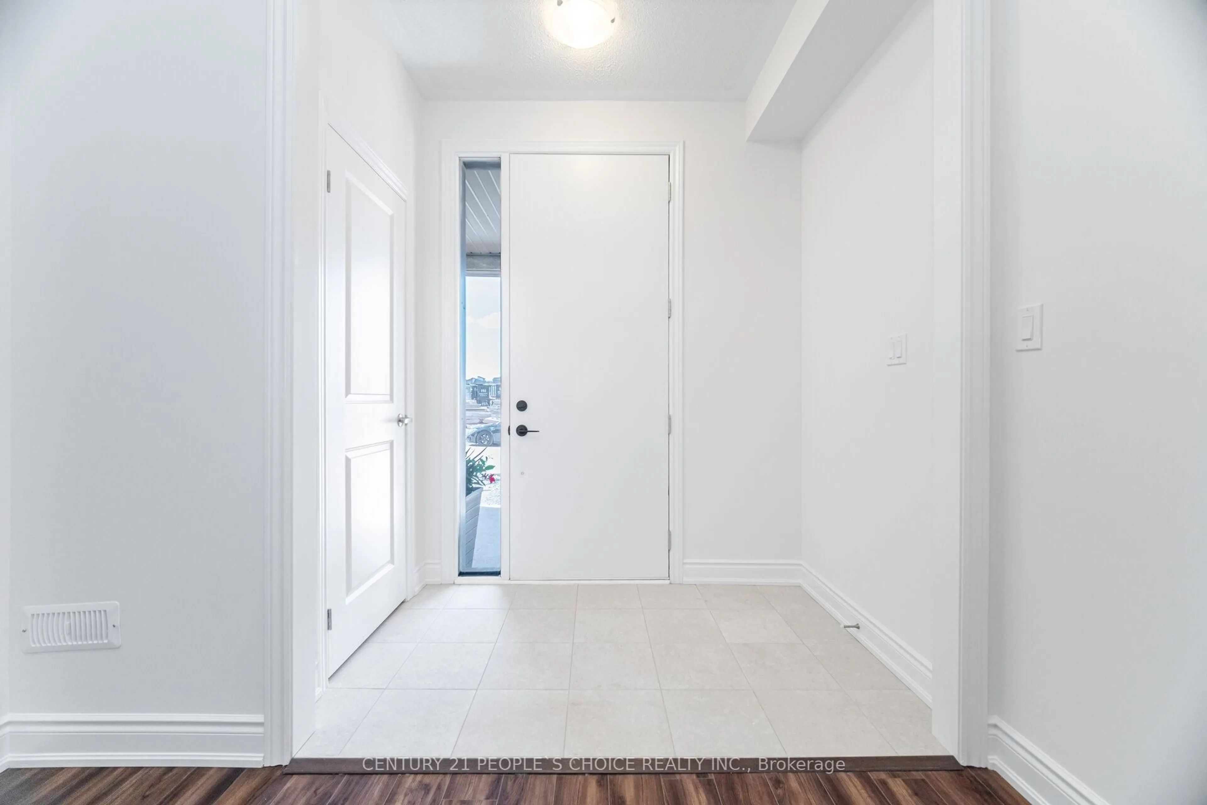 Indoor entryway for 1302 Muller Lane, Oakville Ontario L6H 7Z2