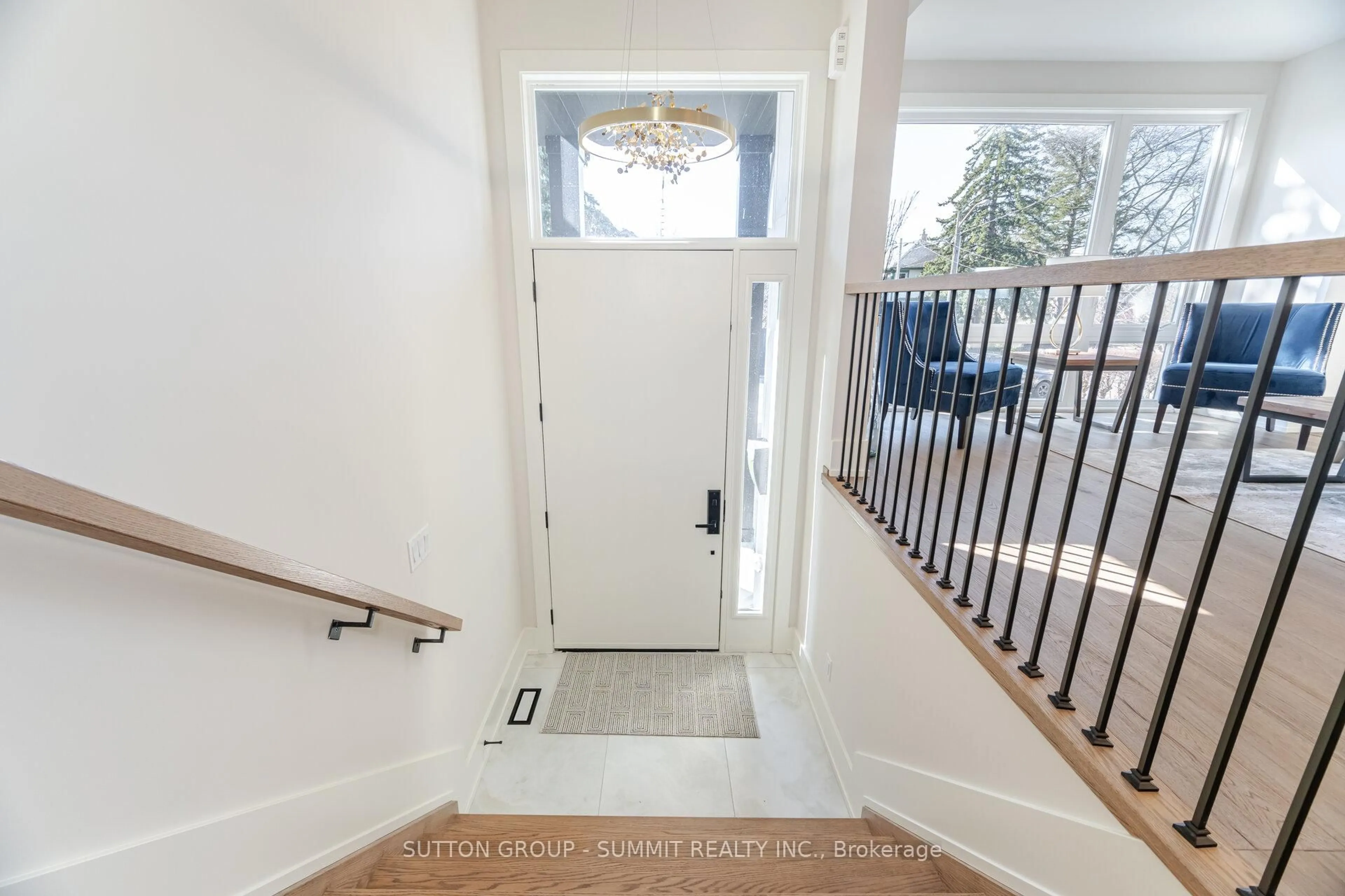 Indoor entryway for 62 Ash Cres, Toronto Ontario M8W 1E6