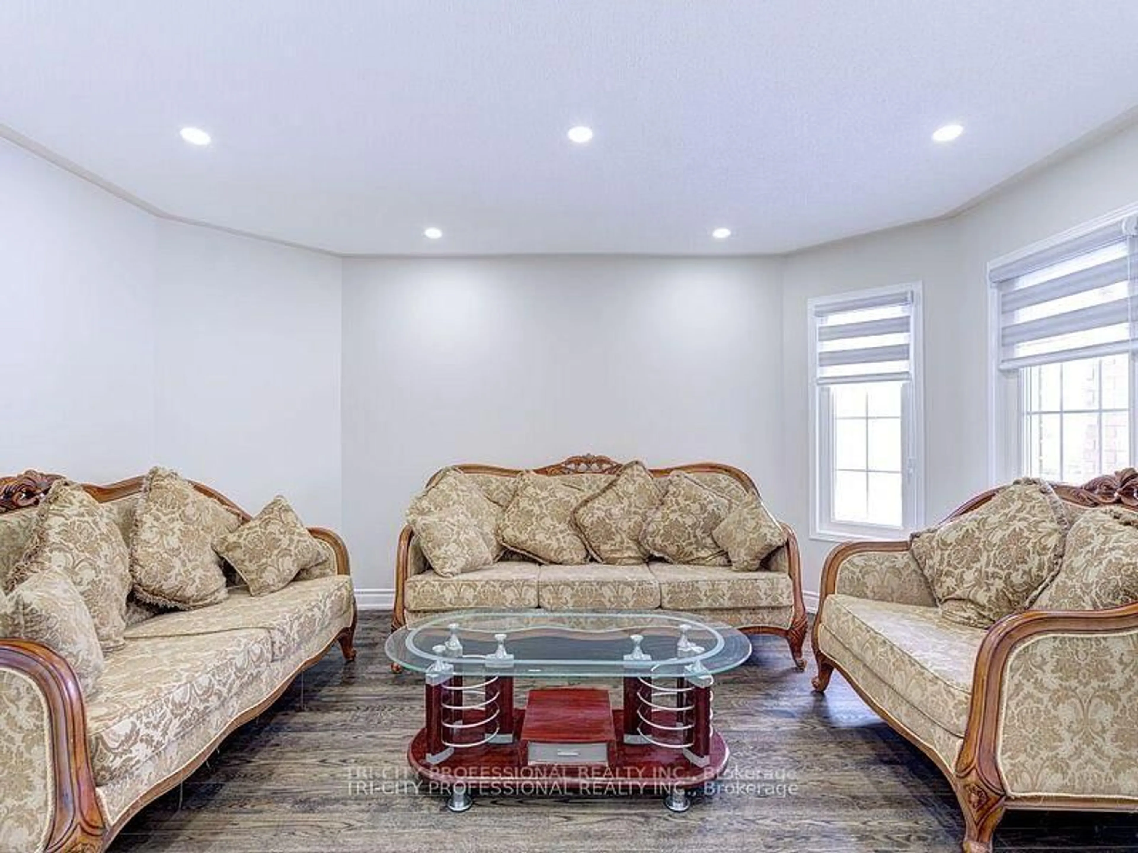 Living room with furniture, unknown for 40 Brinkley Dr, Brampton Ontario L7A 1G9