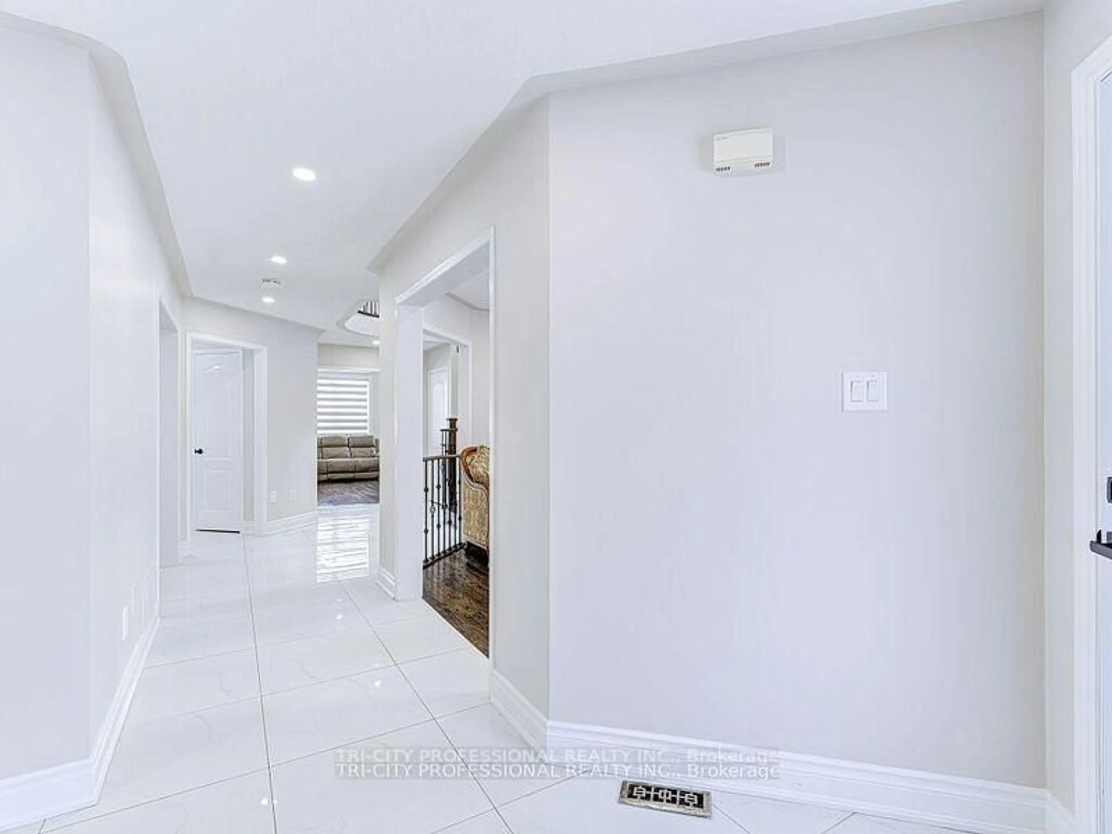 Indoor entryway for 40 Brinkley Dr, Brampton Ontario L7A 1G9