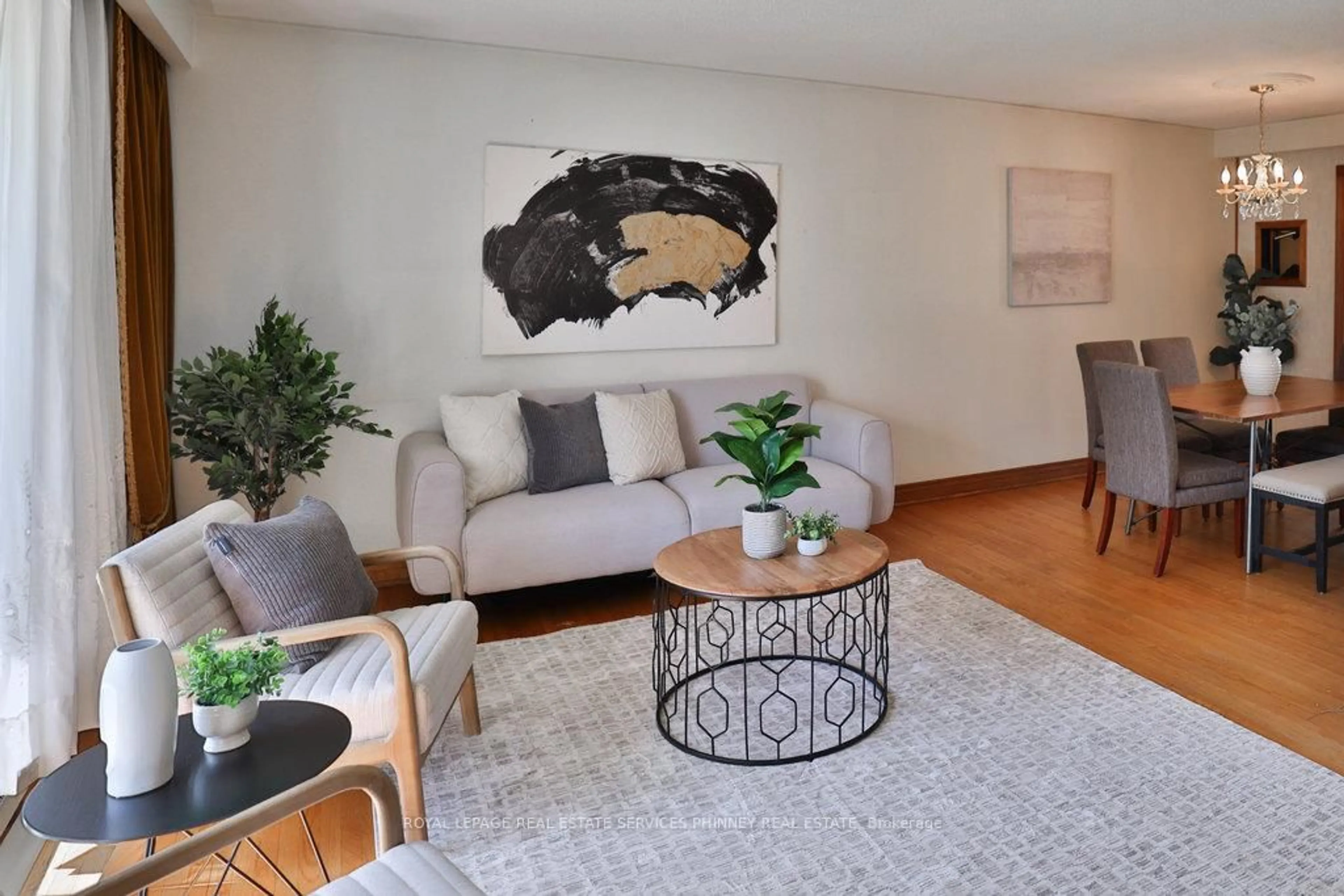 Living room with furniture, unknown for 3183 Valmarie Ave, Mississauga Ontario L5C 2A4