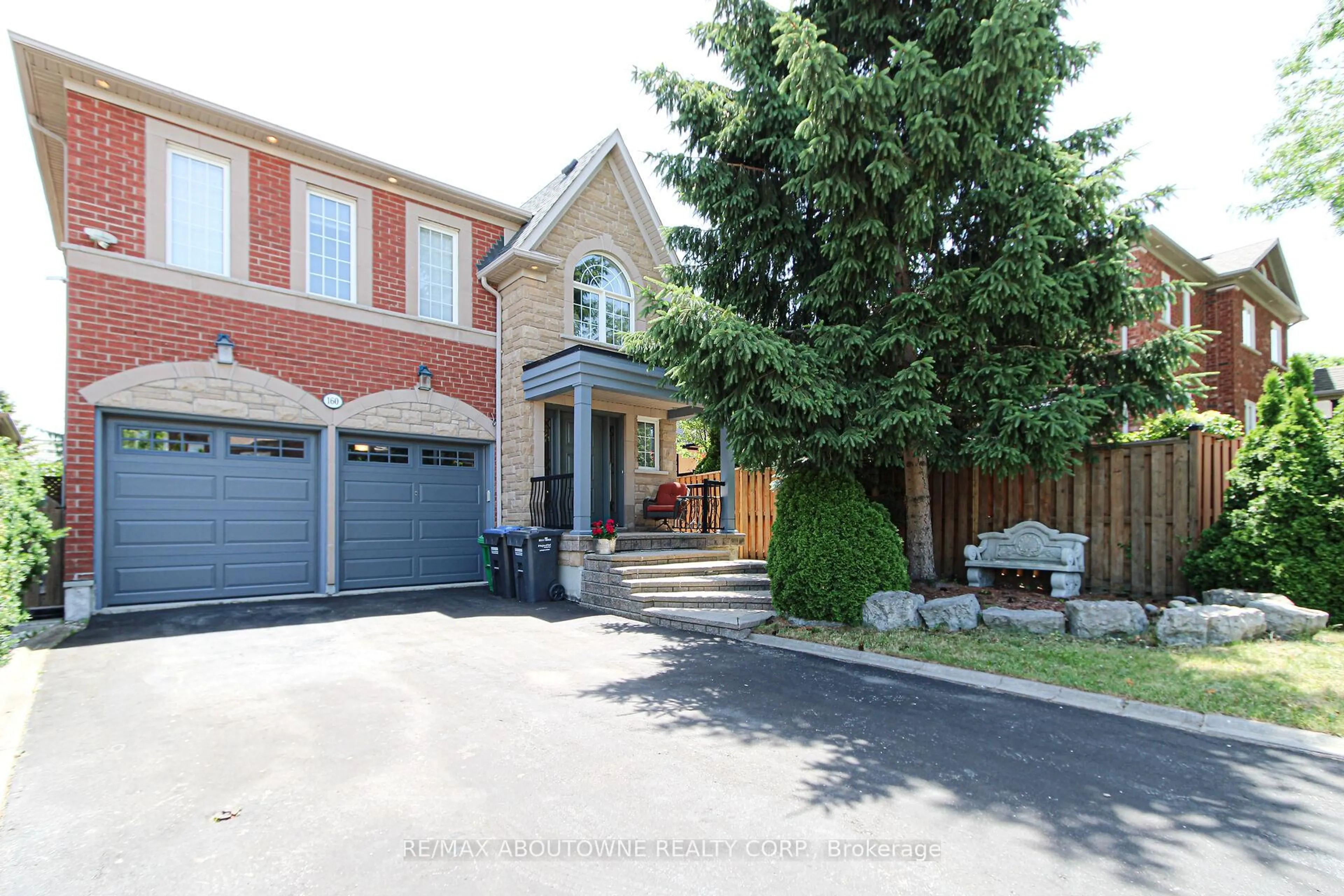 Home with brick exterior material, street for 160 Paris St, Mississauga Ontario L4Z 4H6