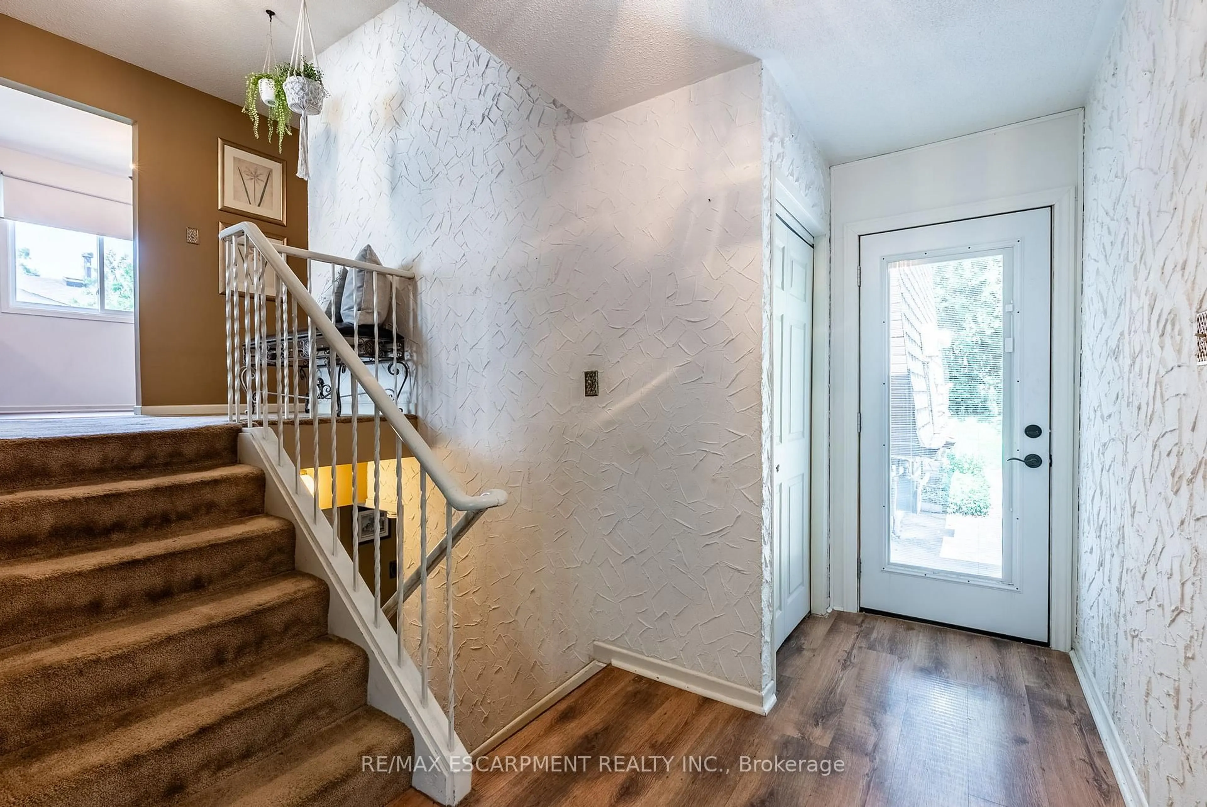 Indoor entryway for 1515 Brenner Cres, Burlington Ontario L7P 2V9