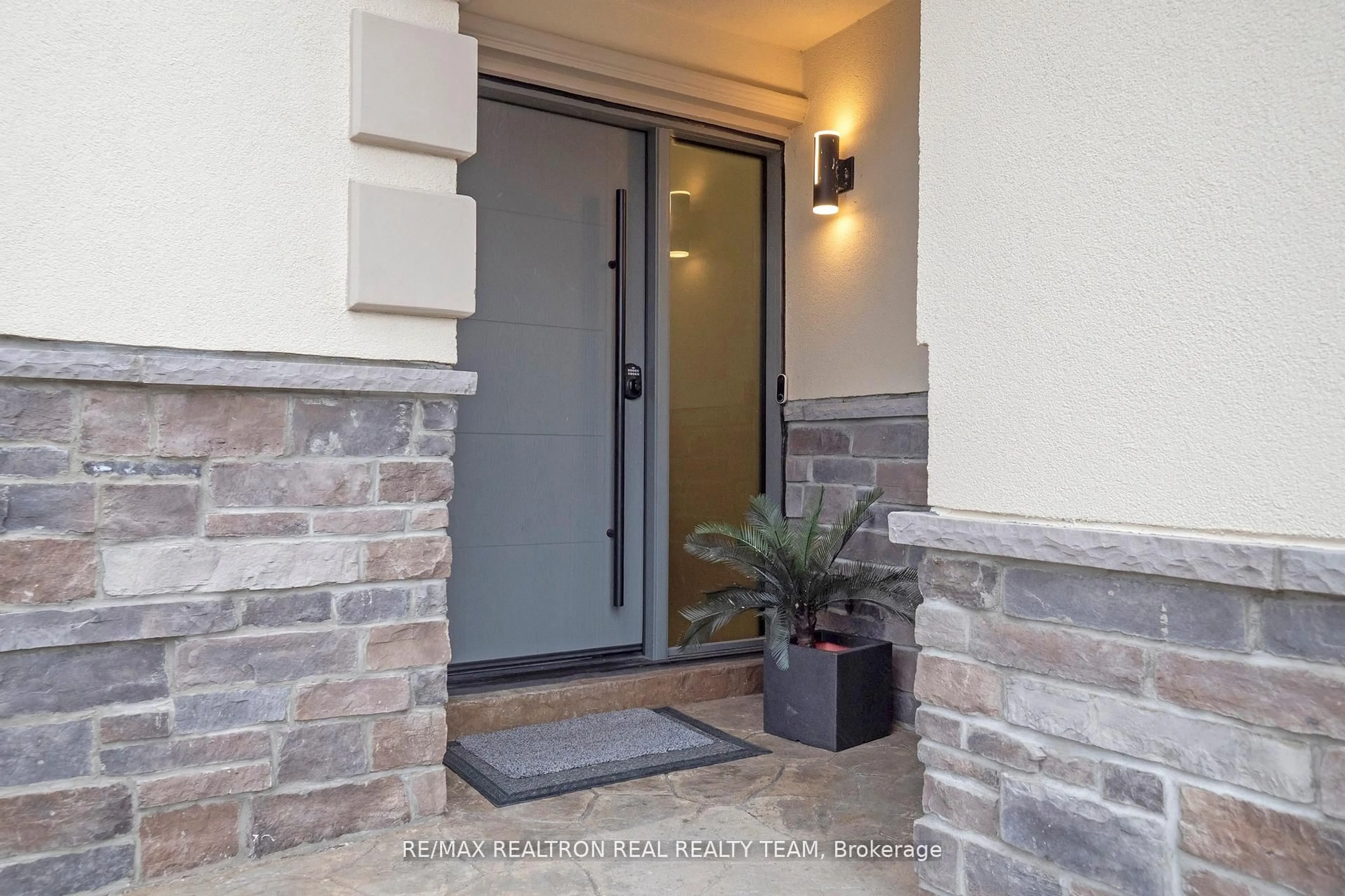 Indoor entryway for 4441 Ashley Ave, Mississauga Ontario L5R 2A3