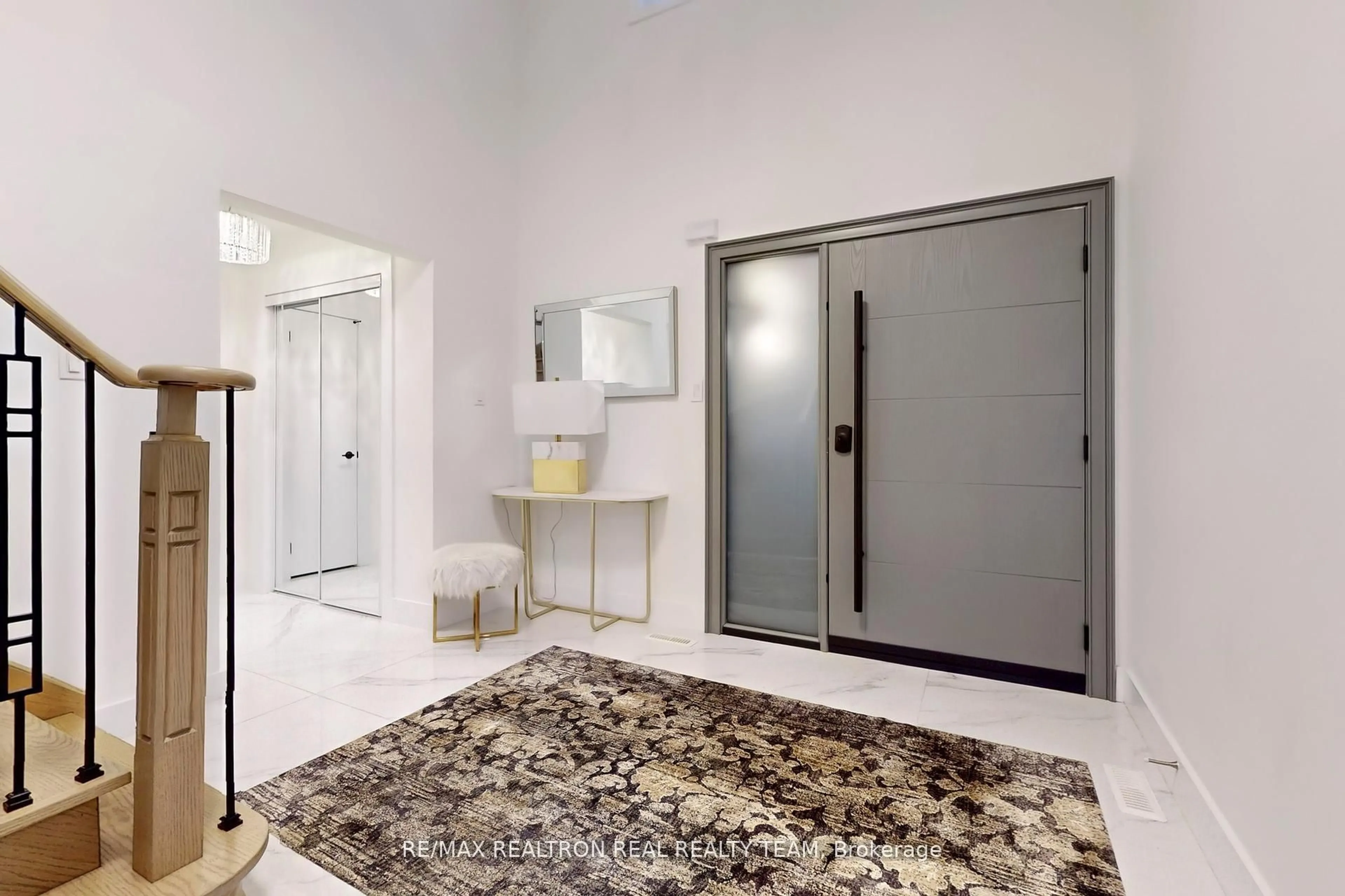 Indoor entryway for 4441 Ashley Ave, Mississauga Ontario L5R 2A3