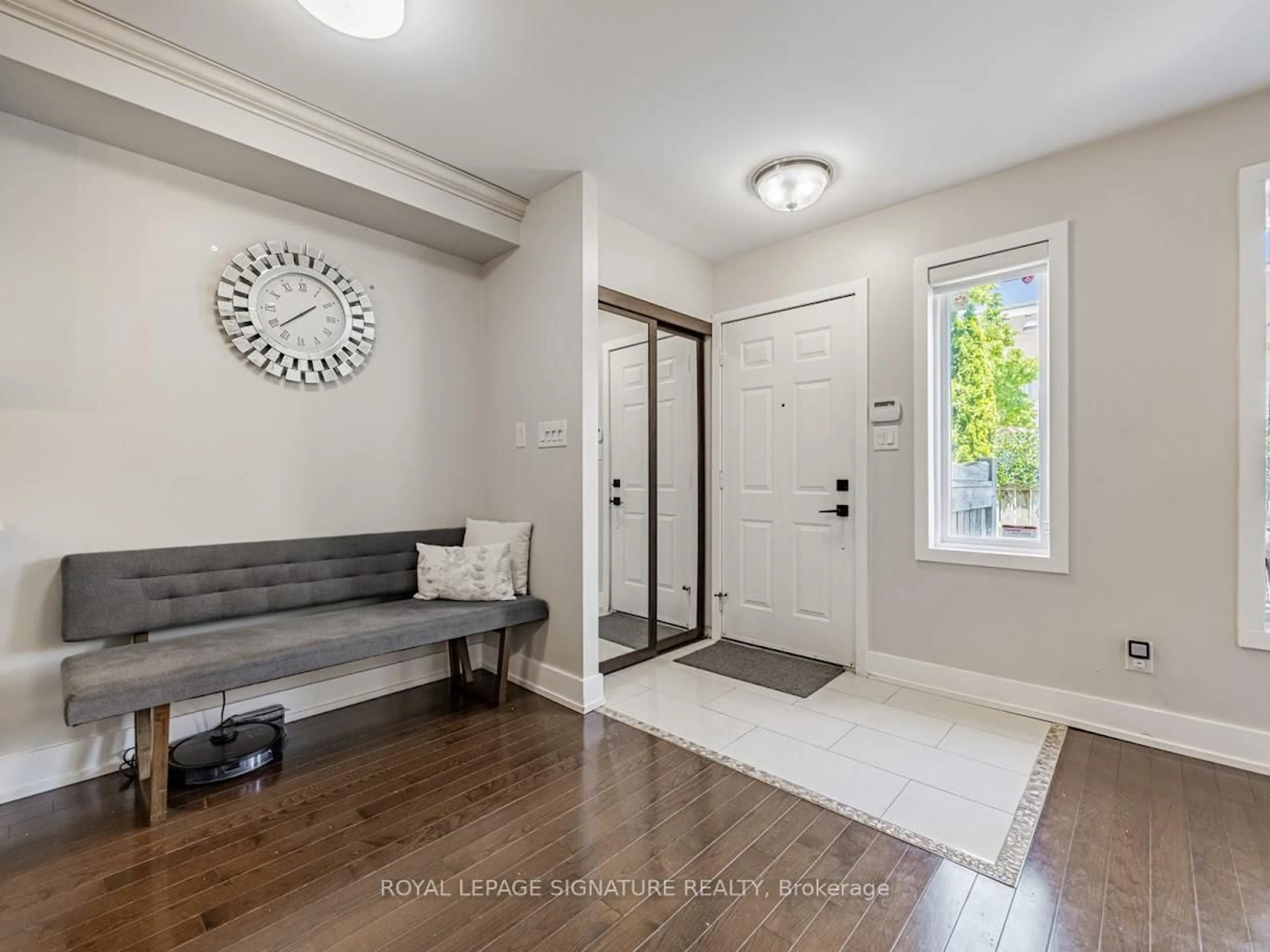 Indoor entryway for 1211 Parkwest Pl #13, Mississauga Ontario L5E 3J3
